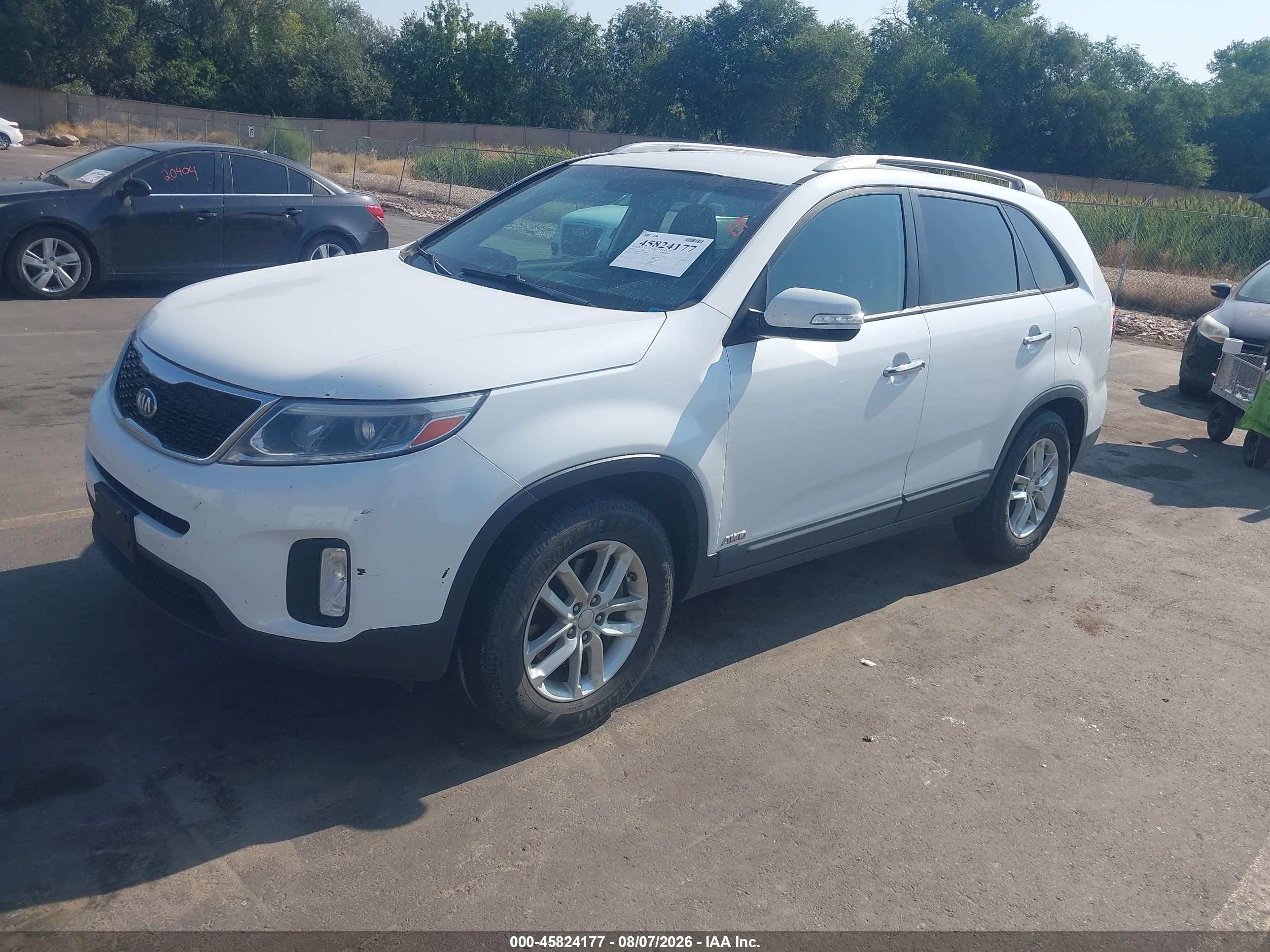 2015 Kia Sorento Lx White vin: 5XYKTCA64FG570669