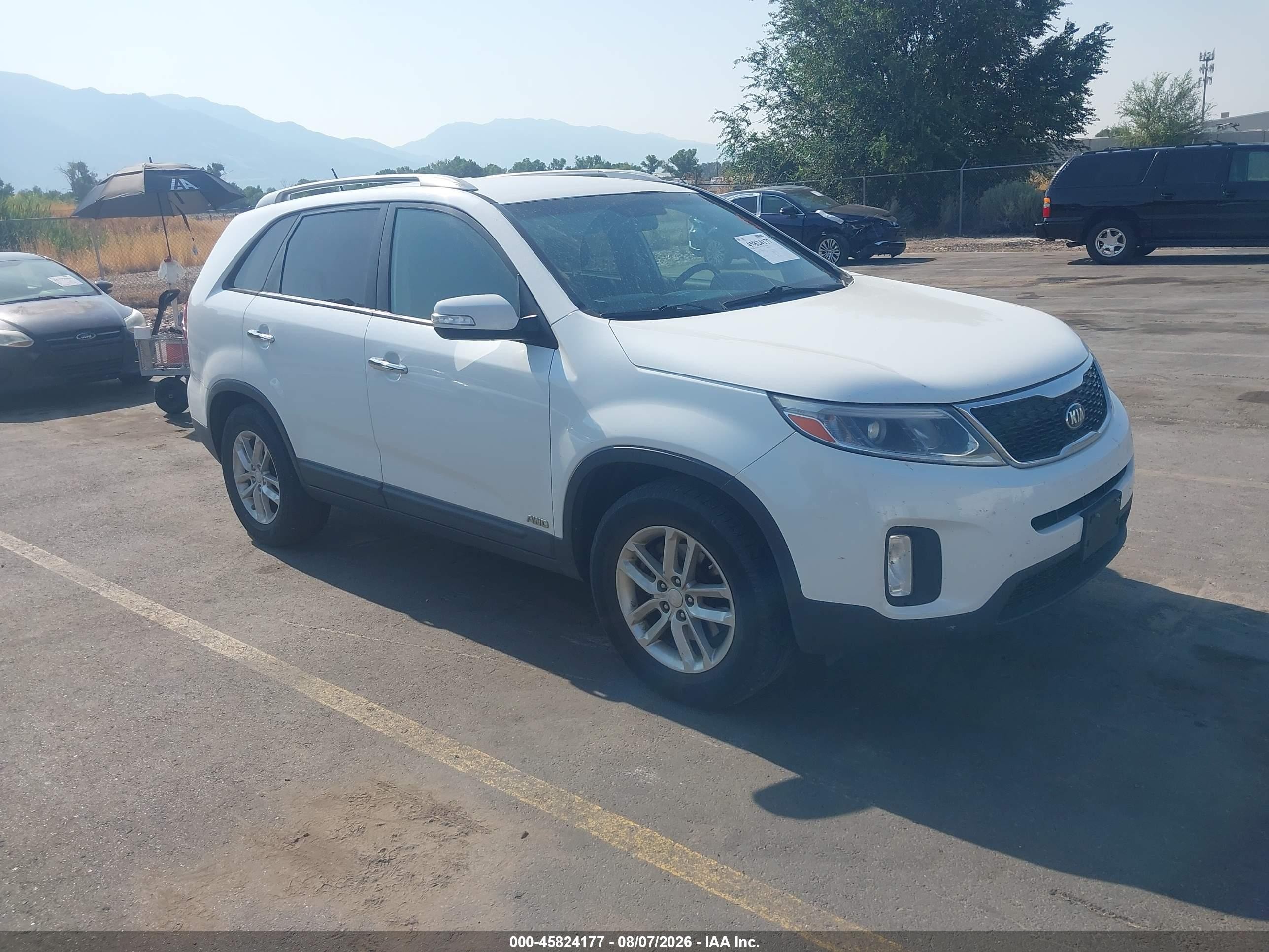 2015 Kia Sorento Lx White vin: 5XYKTCA64FG570669