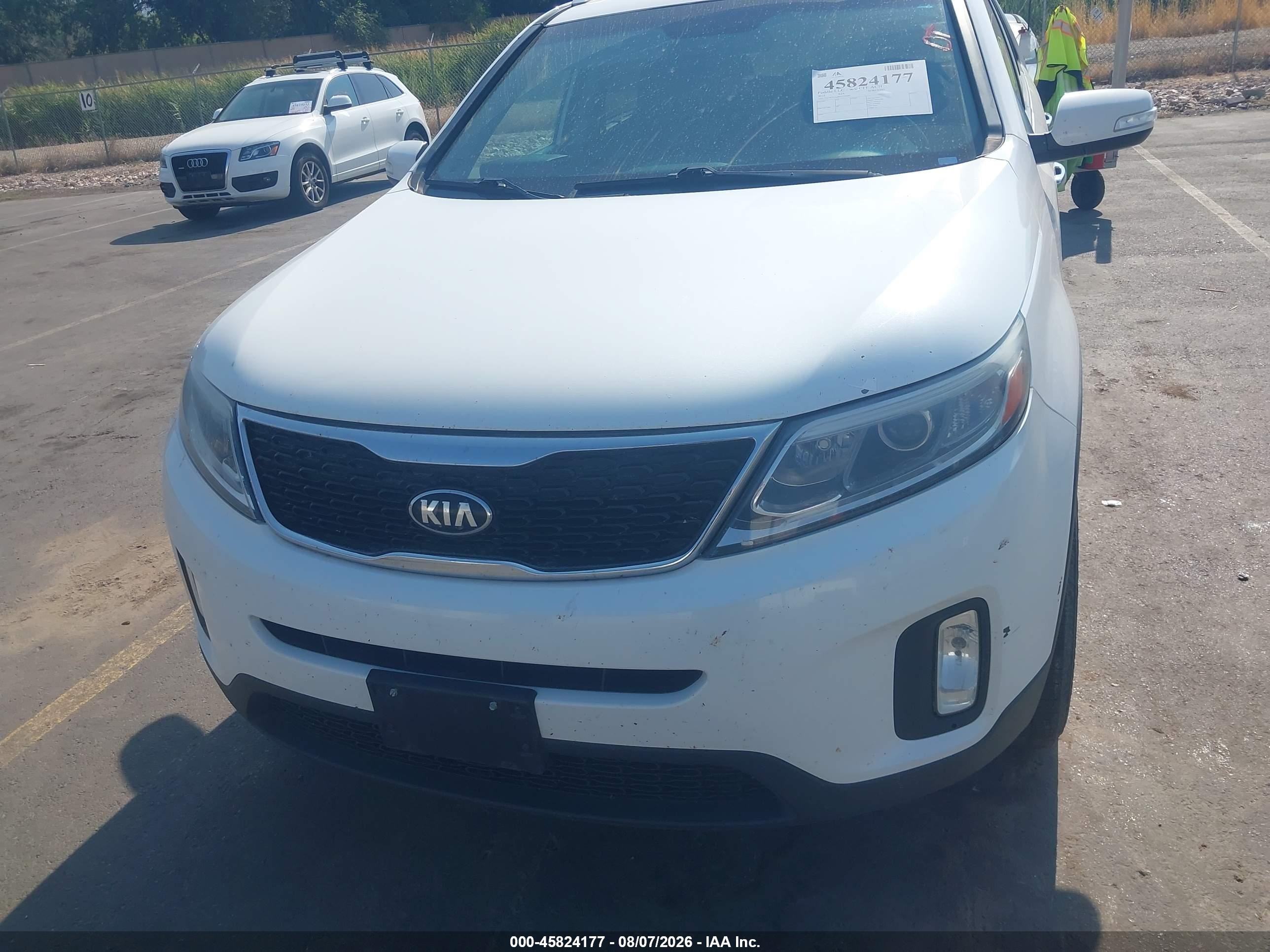 2015 Kia Sorento Lx White vin: 5XYKTCA64FG570669