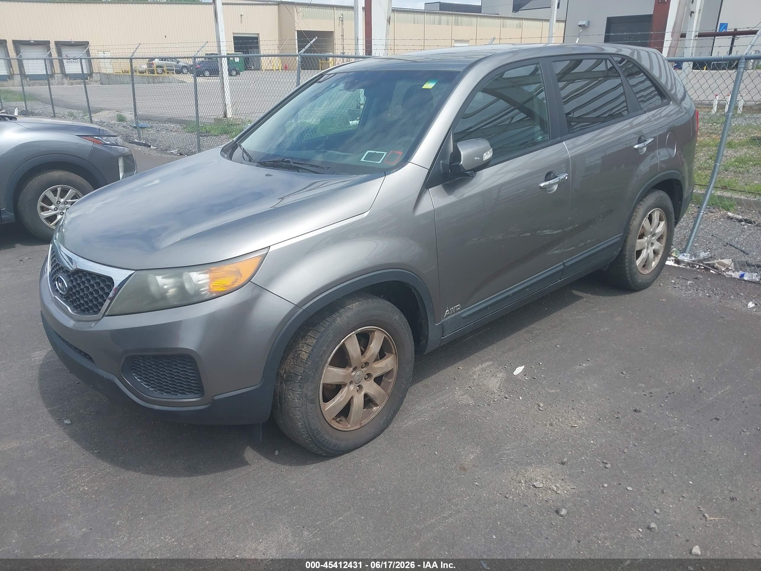 2012 Kia Sorento Lx Beige vin: 5XYKTCA65CG212413
