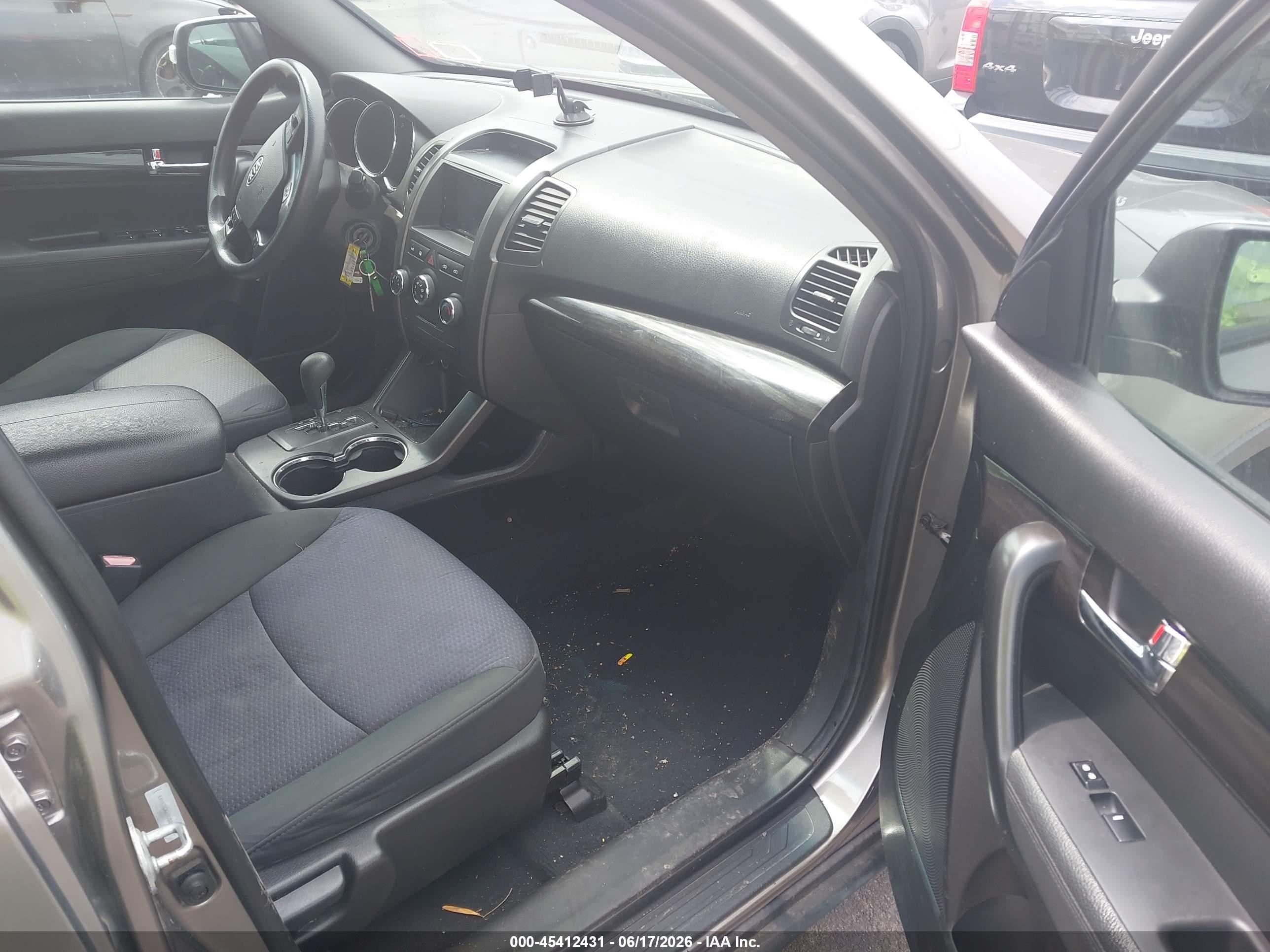 2012 Kia Sorento Lx Beige vin: 5XYKTCA65CG212413