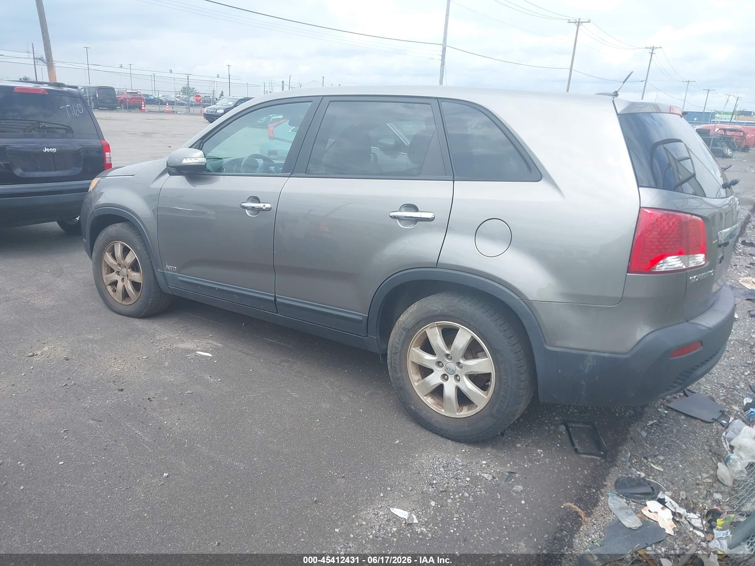 2012 Kia Sorento Lx Beige vin: 5XYKTCA65CG212413