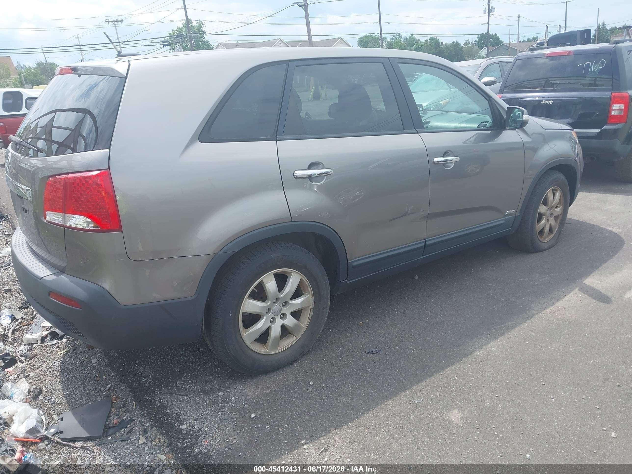 2012 Kia Sorento Lx Beige vin: 5XYKTCA65CG212413