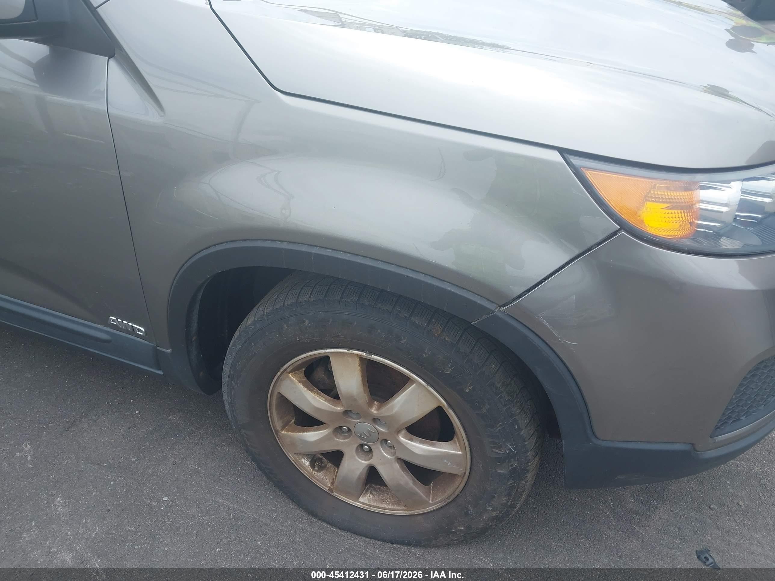 2012 Kia Sorento Lx Beige vin: 5XYKTCA65CG212413