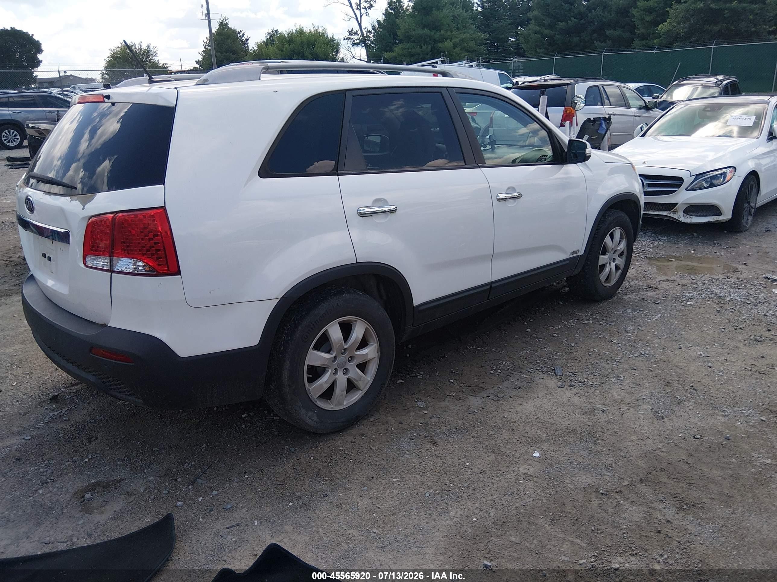 2012 Kia Sorento Lx White vin: 5XYKTCA65CG272997