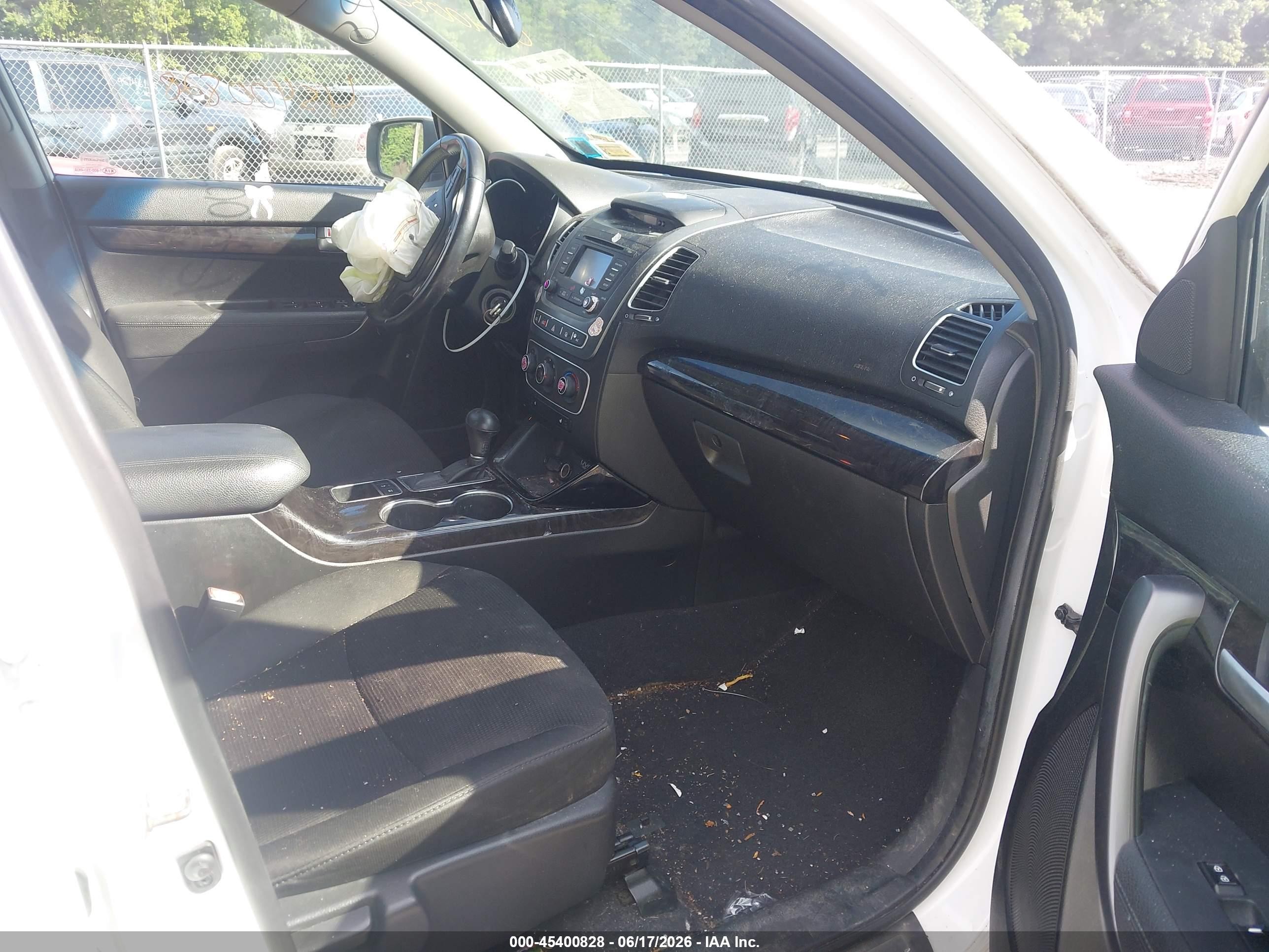 2014 Kia Sorento Lx White vin: 5XYKTCA65EG455240