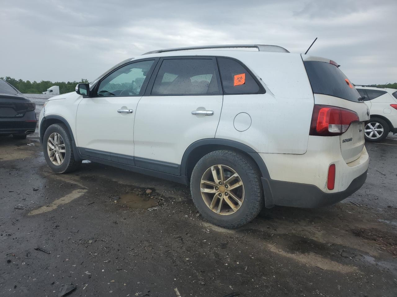 2015 Kia Sorento Lx White vin: 5XYKTCA65FG607809 Damage: Left Qtr Panel, Multiple Scratches Heavy, 2