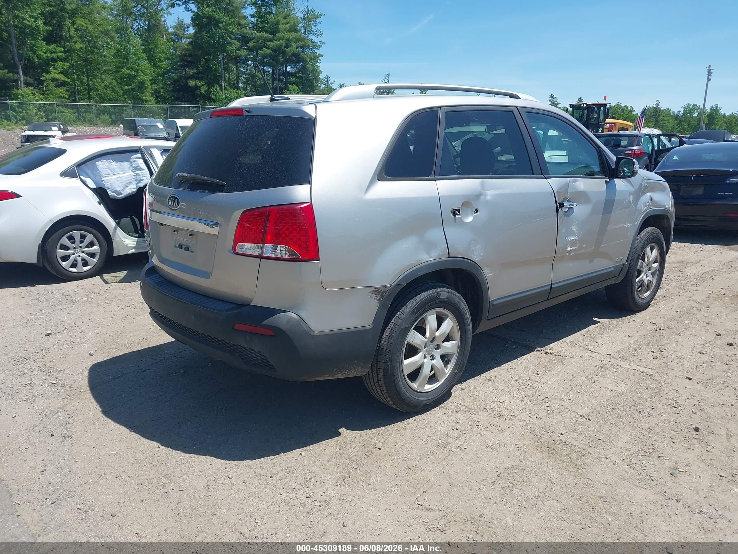2013 Kia Sorento Lx Silver vin: 5XYKTCA66DG393166