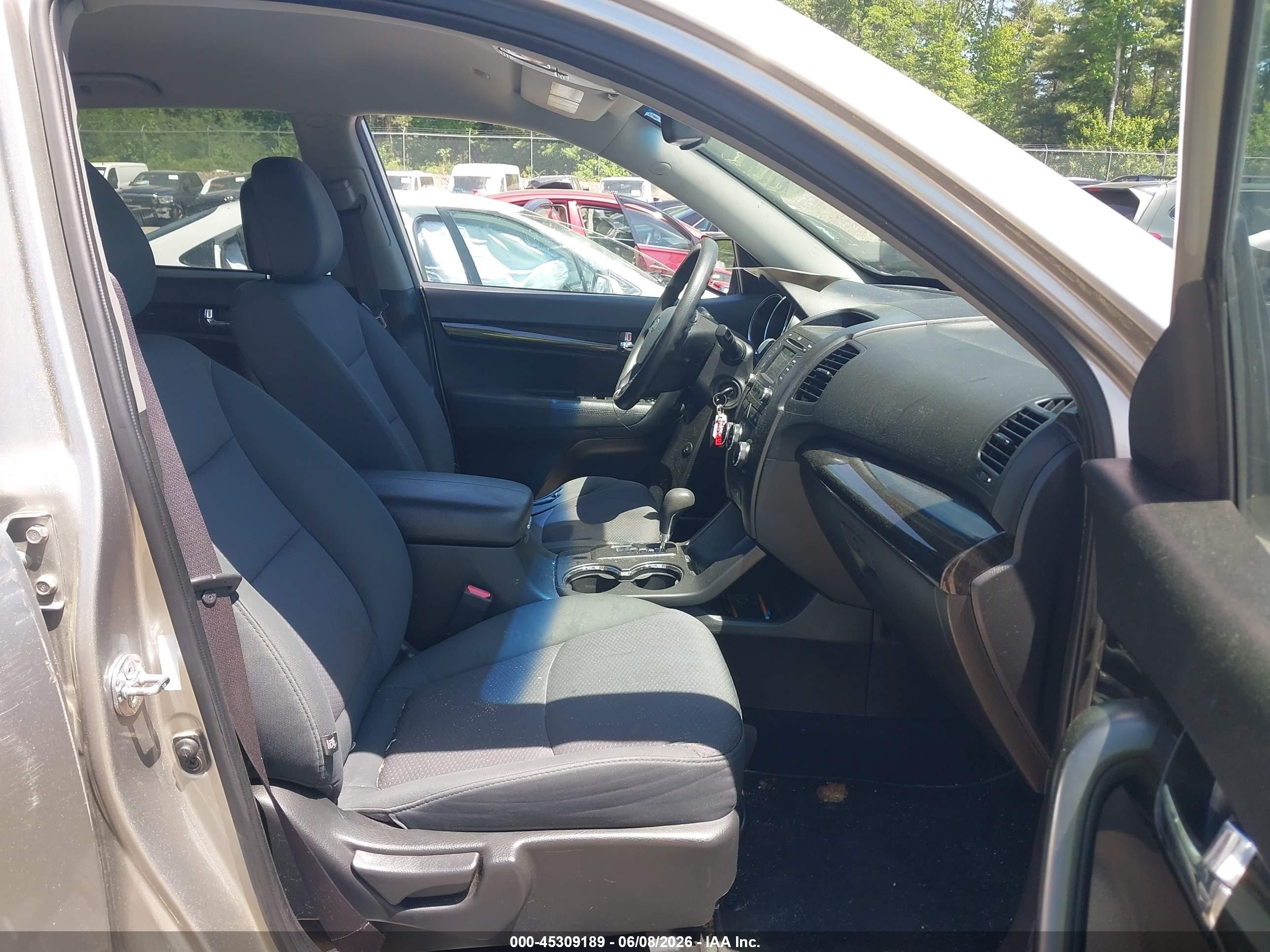 2013 Kia Sorento Lx Silver vin: 5XYKTCA66DG393166