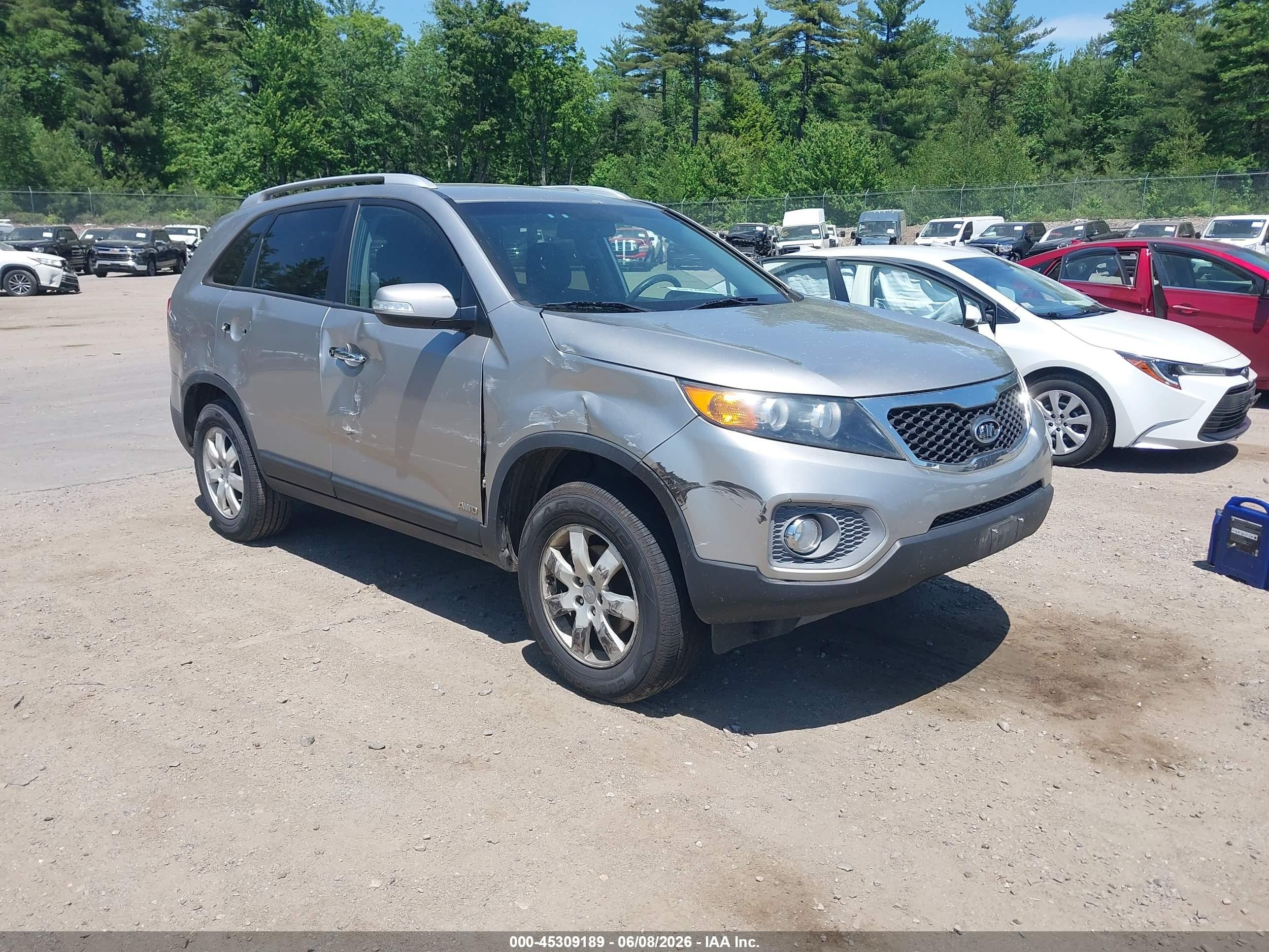 2013 Kia Sorento Lx Silver vin: 5XYKTCA66DG393166