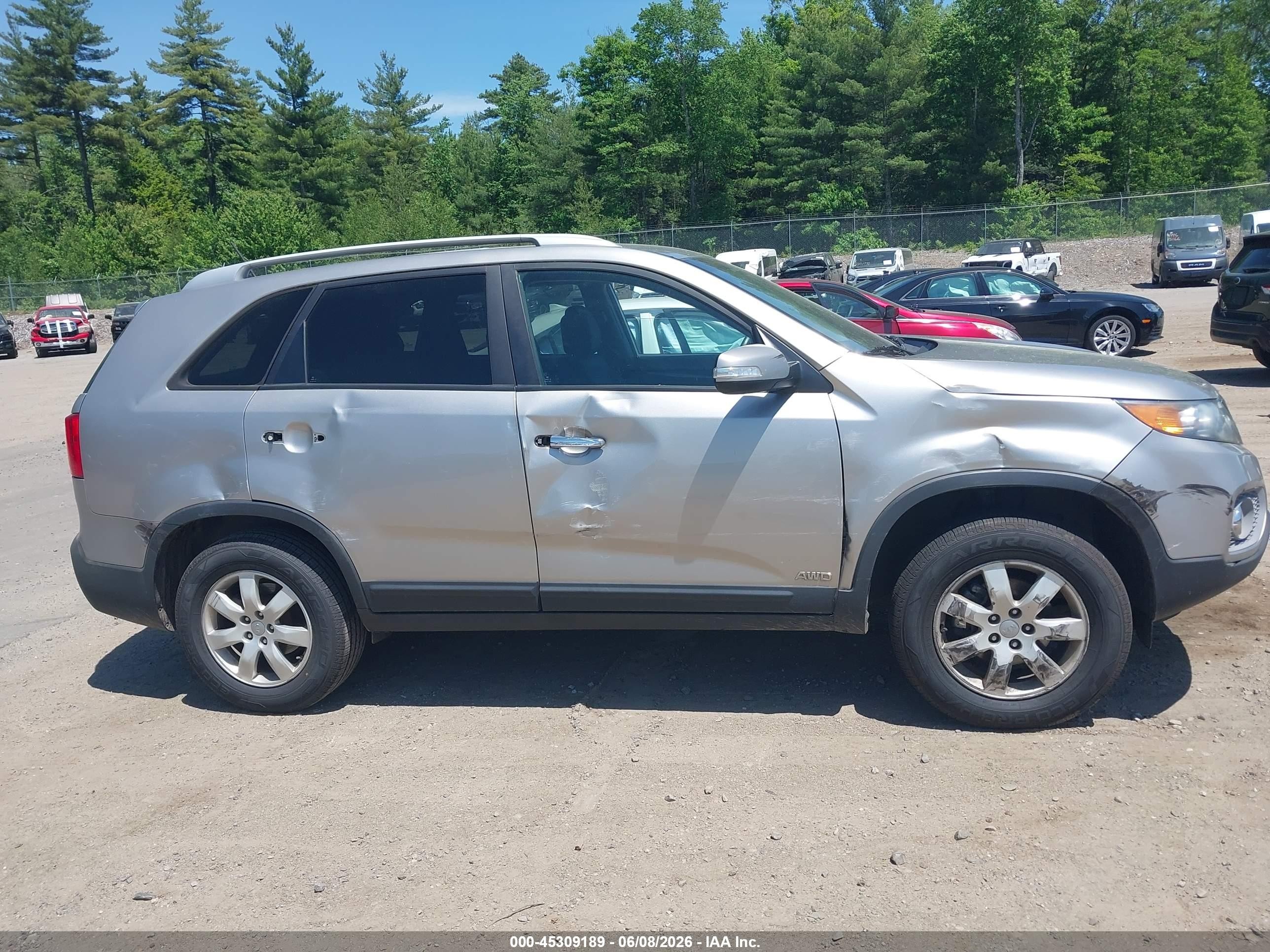2013 Kia Sorento Lx Silver vin: 5XYKTCA66DG393166