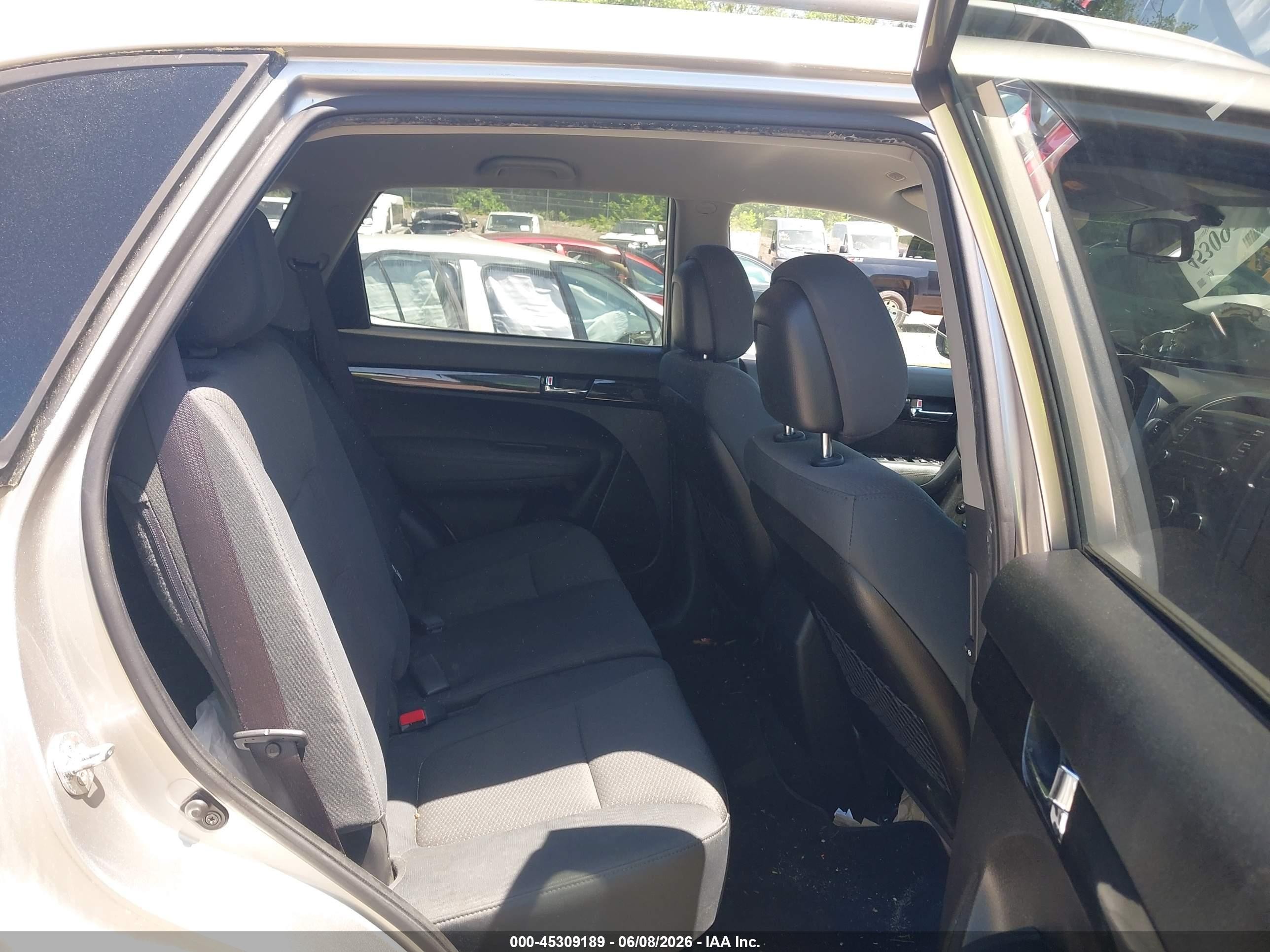 2013 Kia Sorento Lx Silver vin: 5XYKTCA66DG393166