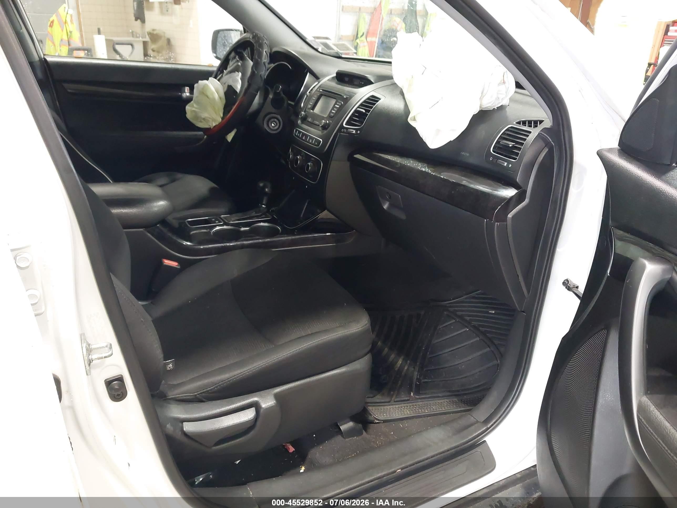 2014 Kia Sorento Lx White vin: 5XYKTCA66EG545013