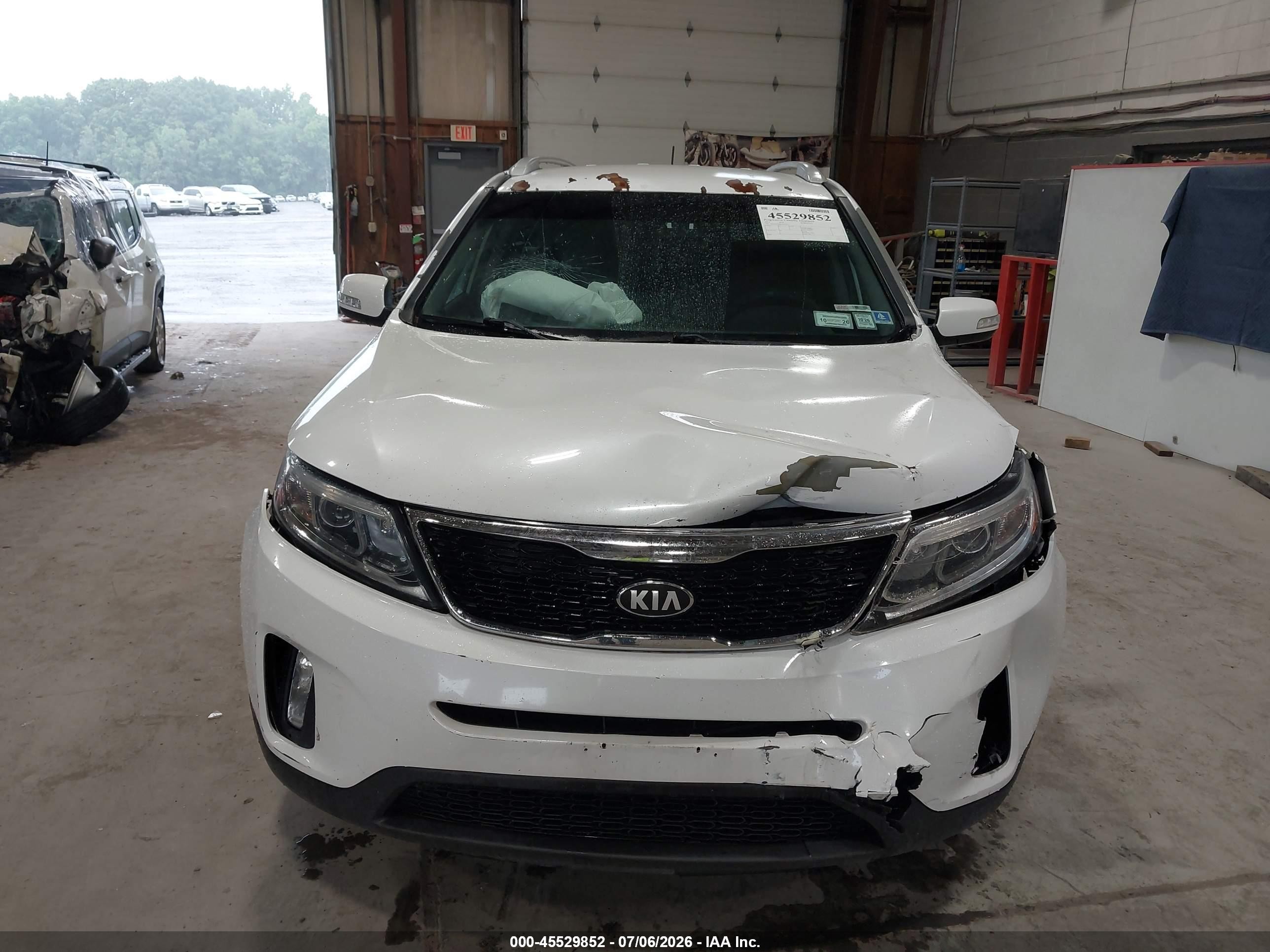 2014 Kia Sorento Lx White vin: 5XYKTCA66EG545013