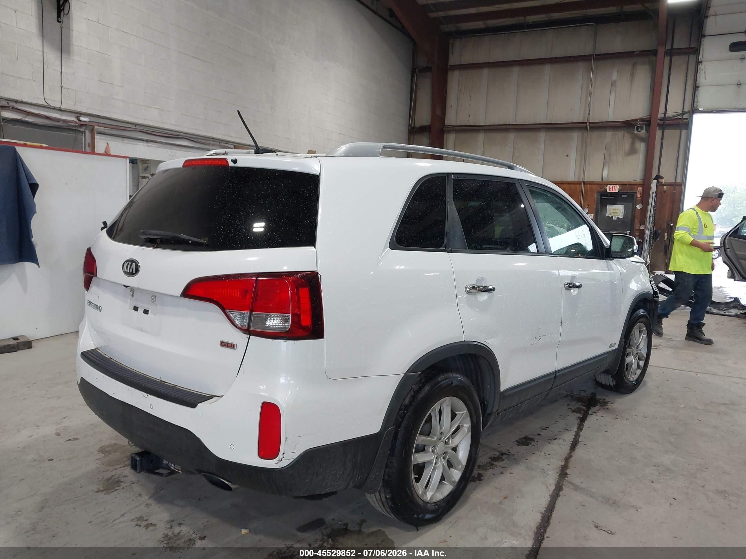2014 Kia Sorento Lx White vin: 5XYKTCA66EG545013