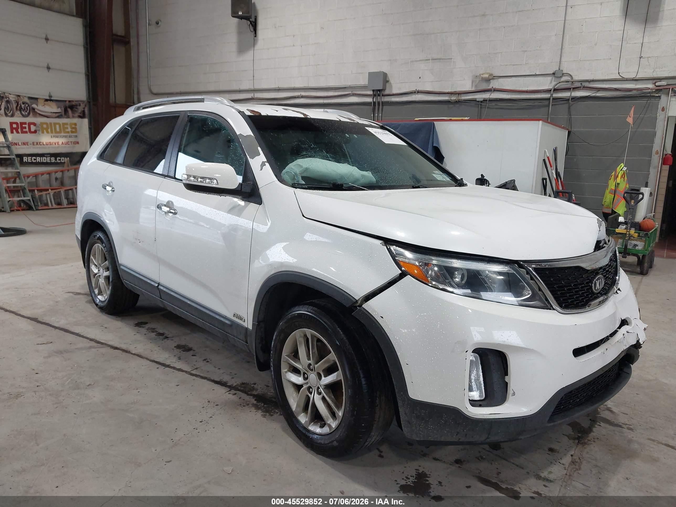 2014 Kia Sorento Lx White vin: 5XYKTCA66EG545013