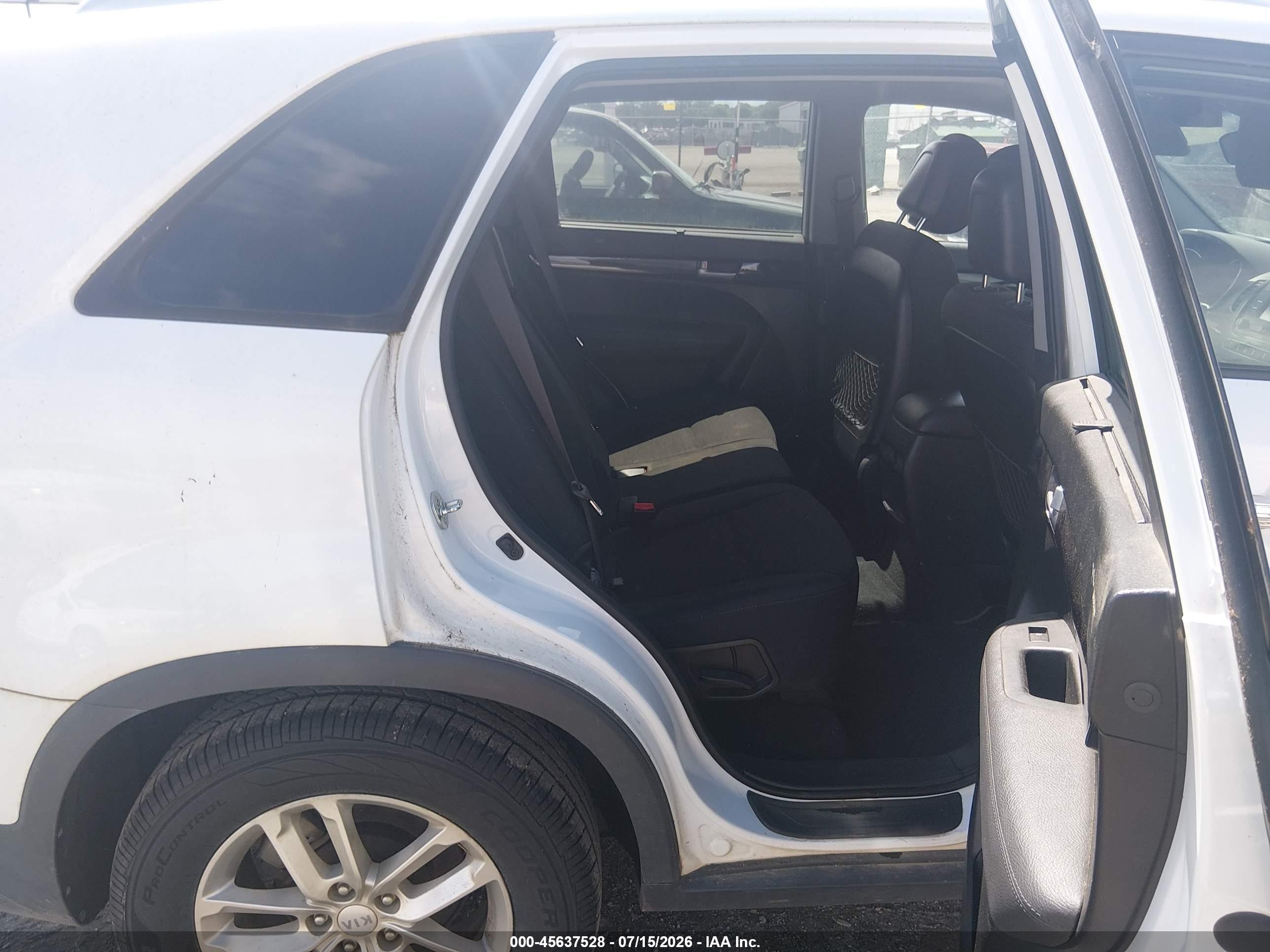 2015 Kia Sorento Lx White vin: 5XYKTCA66FG566977