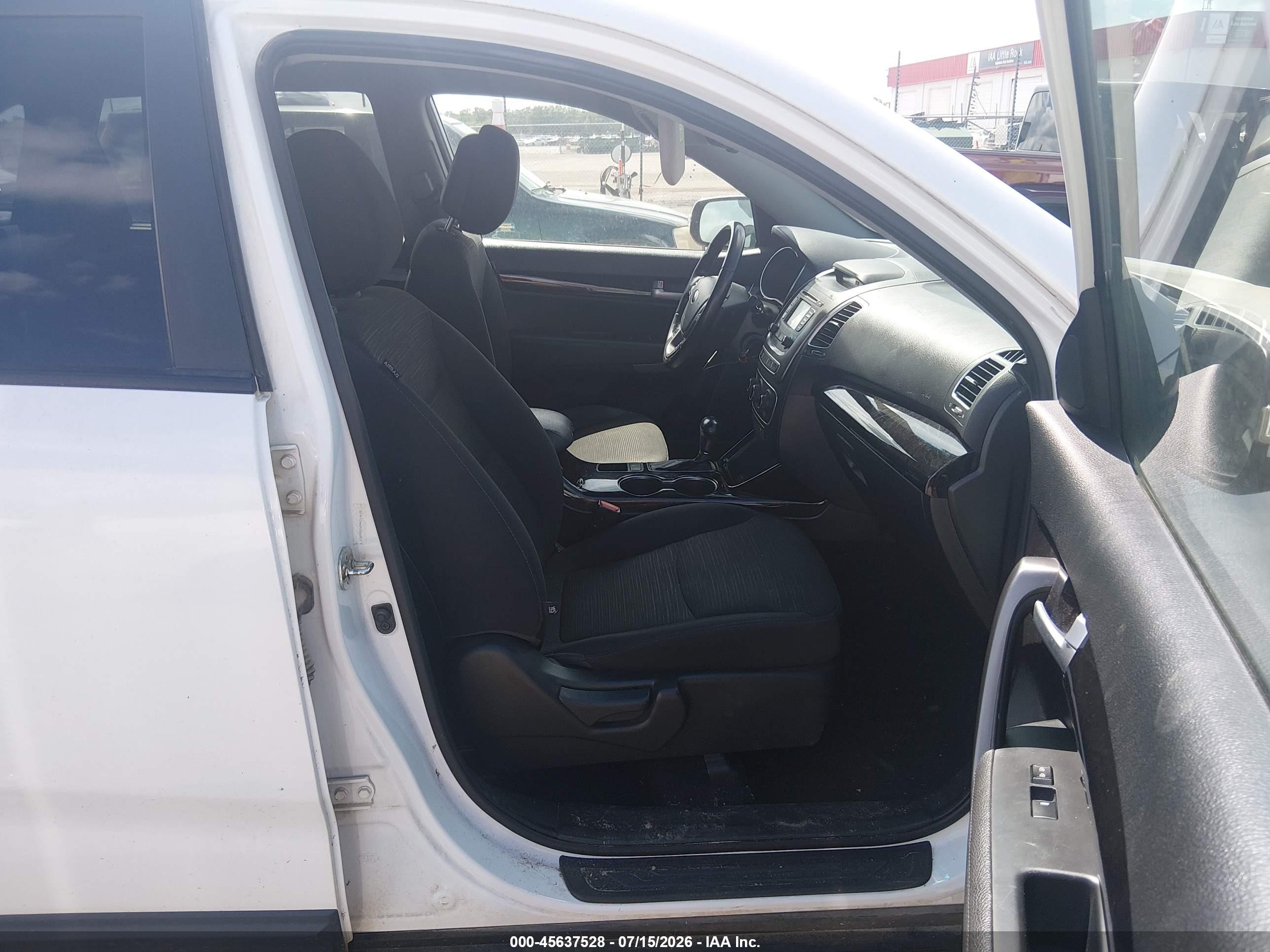 2015 Kia Sorento Lx White vin: 5XYKTCA66FG566977