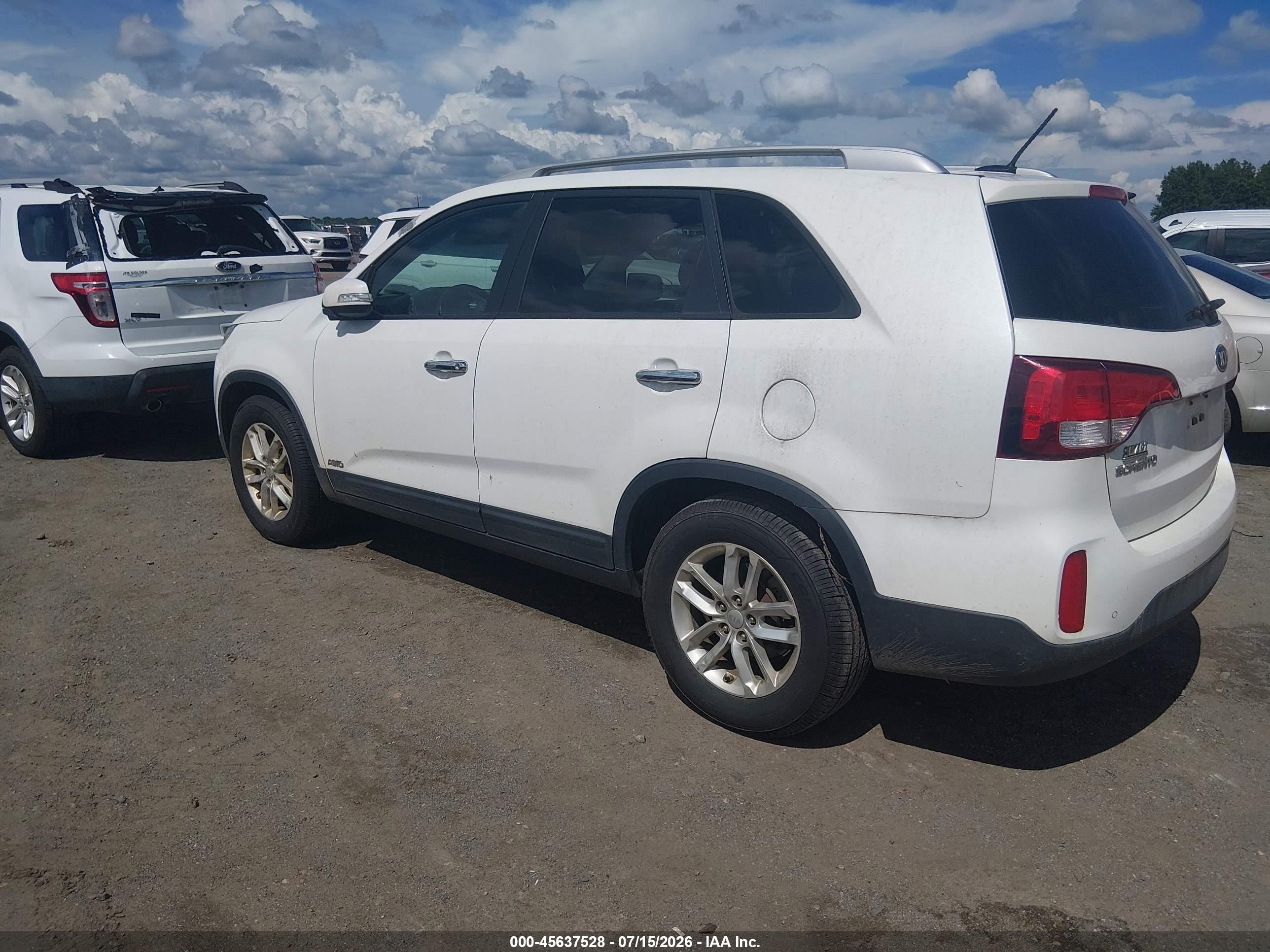 2015 Kia Sorento Lx White vin: 5XYKTCA66FG566977