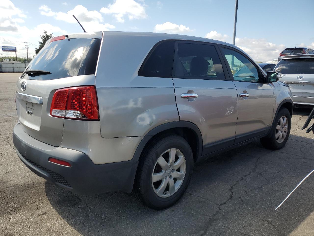 2013 Kia Sorento Lx Серебряный vin: 5XYKTCA67DG420410