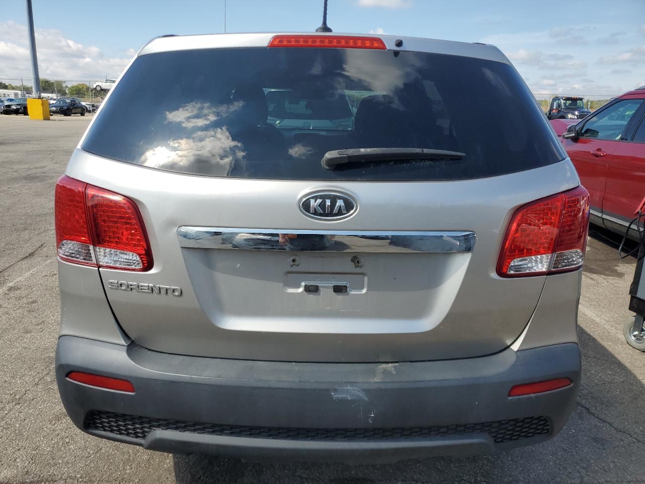 2013 Kia Sorento Lx Серебряный vin: 5XYKTCA67DG420410