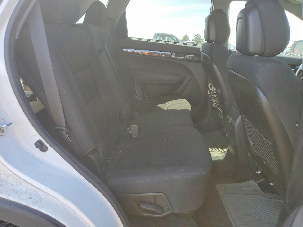 2014 Kia Sorento Lx White vin: 5XYKTCA67EG465218
