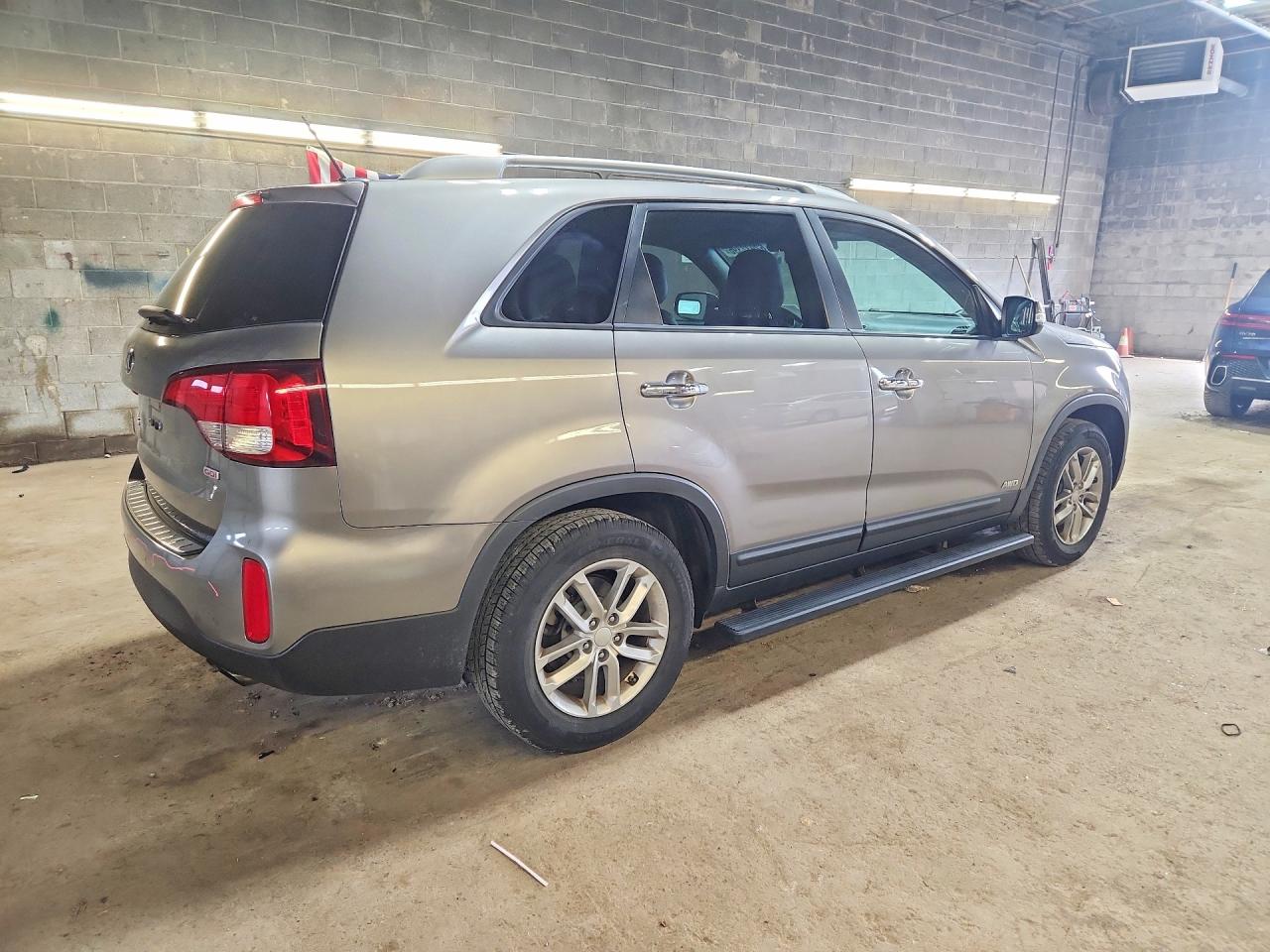 2015 Kia Sorento Lx Silver vin: 5XYKTCA67FG616785