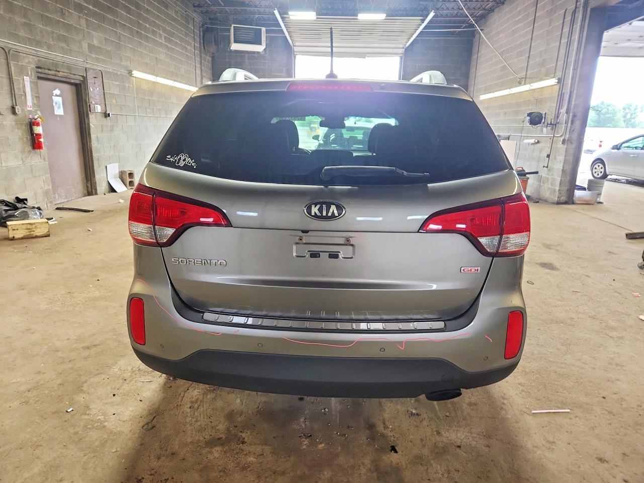 2015 Kia Sorento Lx Silver vin: 5XYKTCA67FG616785