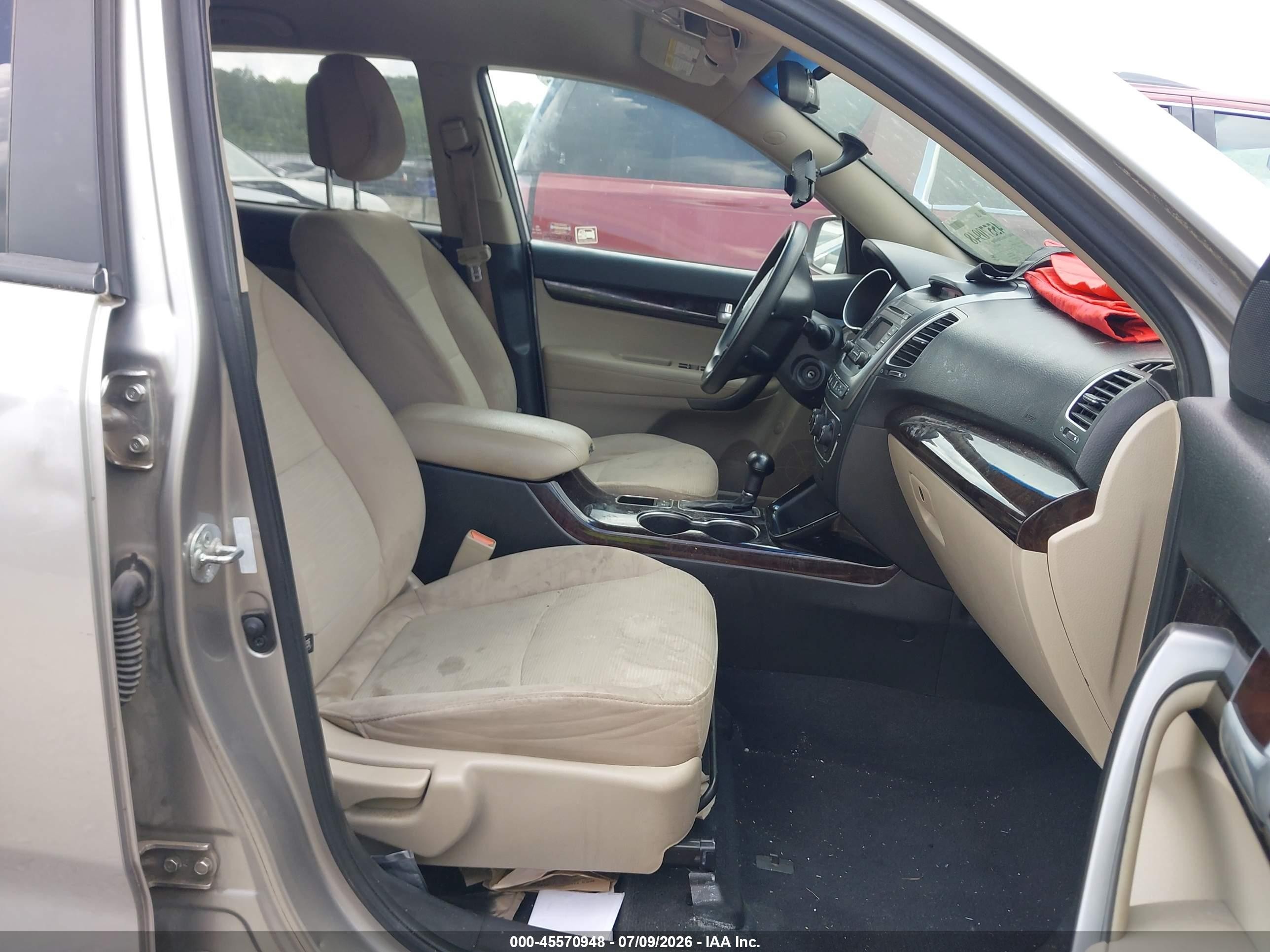 2014 Kia Sorento Lx Silver vin: 5XYKTCA68EG544817