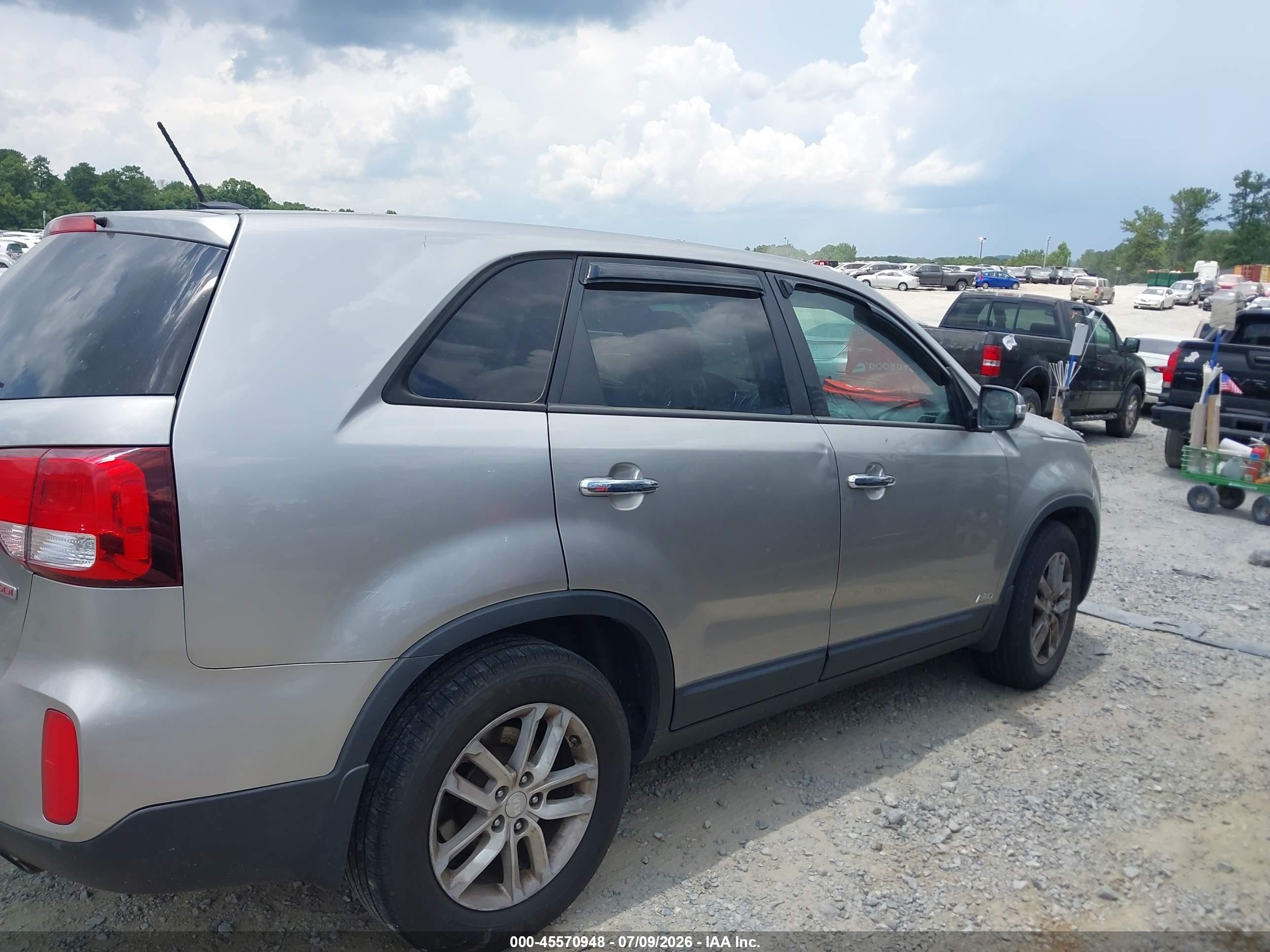 2014 Kia Sorento Lx Silver vin: 5XYKTCA68EG544817