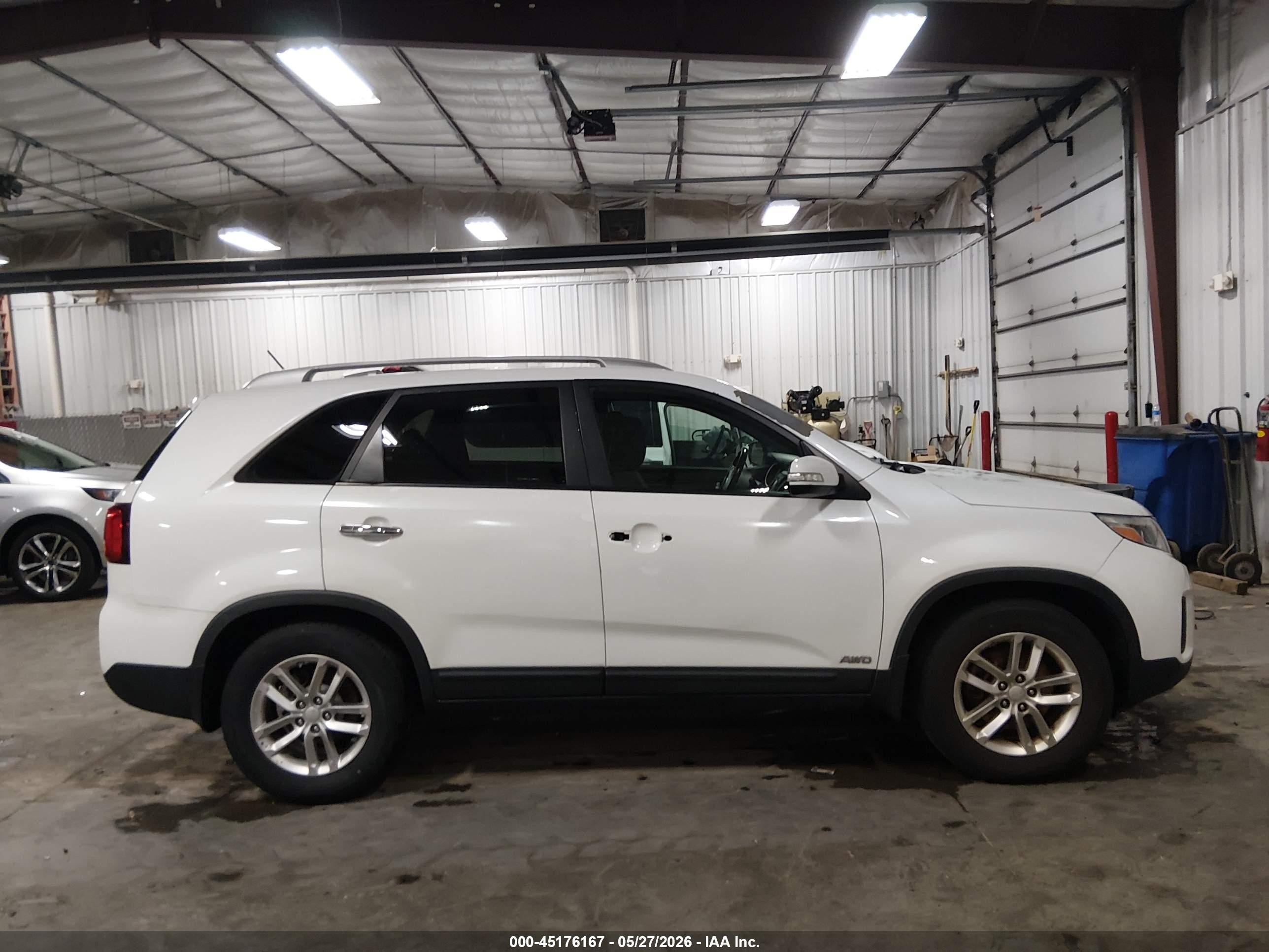 2014 Kia Sorento Lx White vin: 5XYKTCA68EG547779