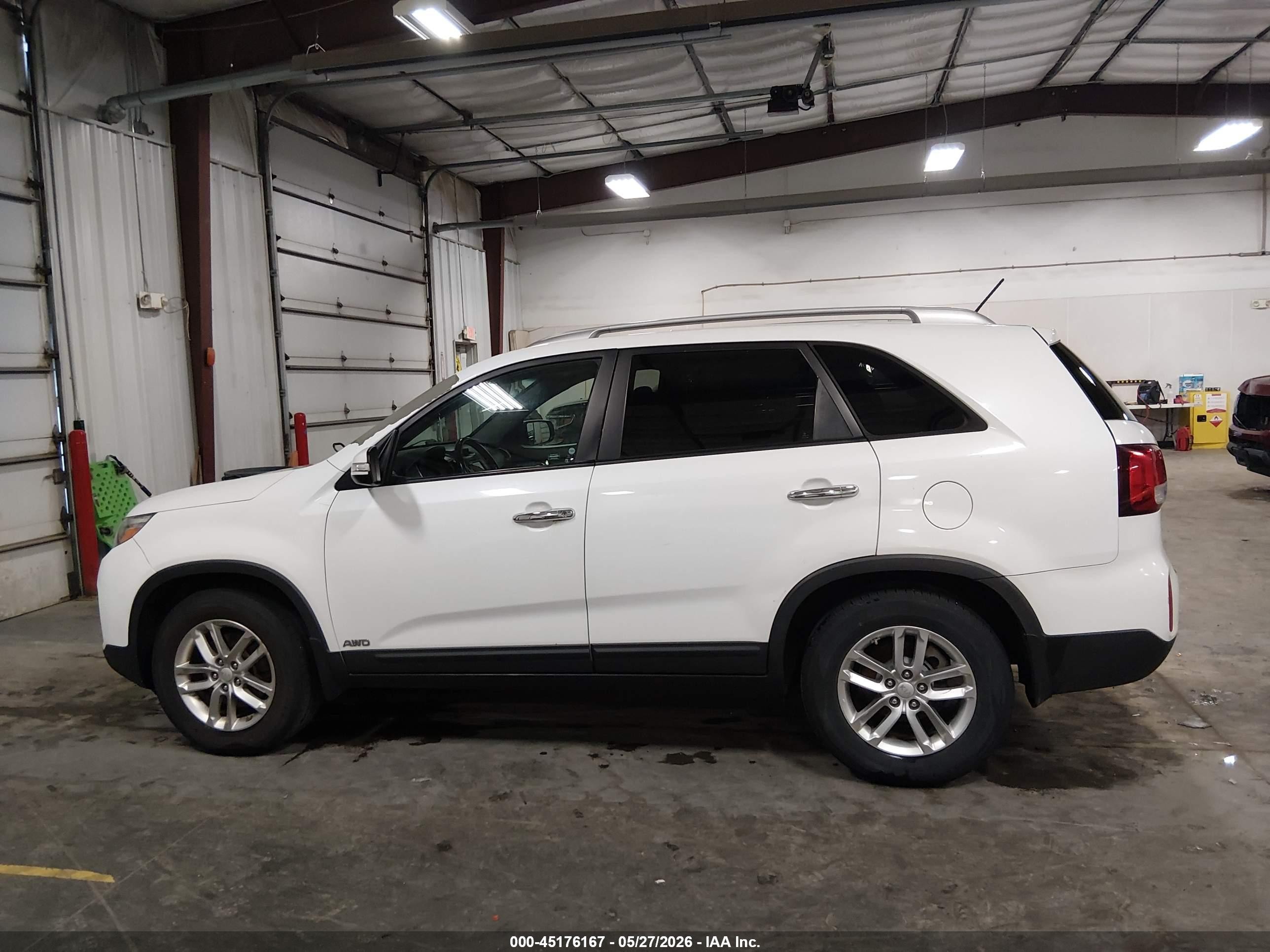 2014 Kia Sorento Lx White vin: 5XYKTCA68EG547779