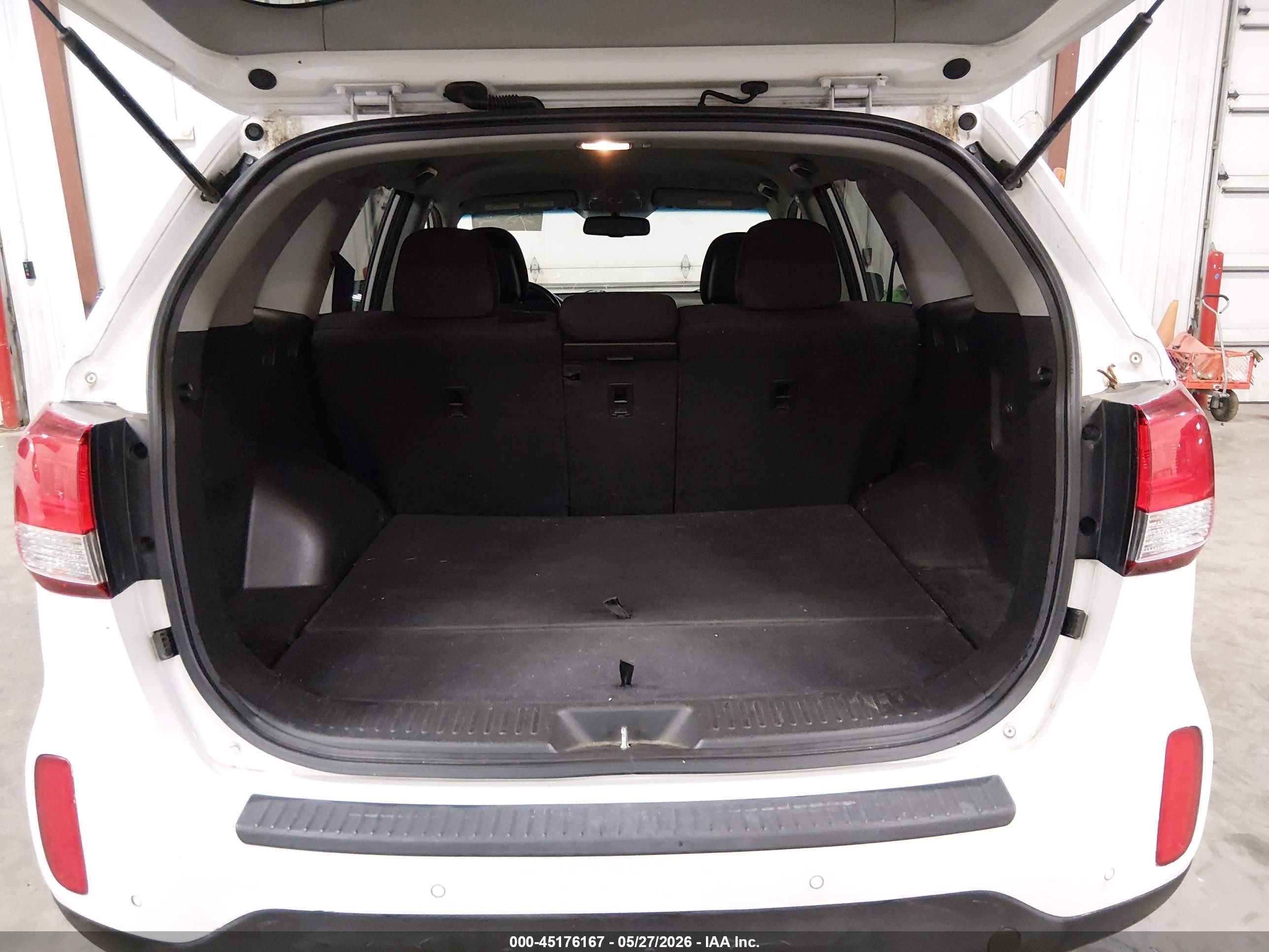 2014 Kia Sorento Lx White vin: 5XYKTCA68EG547779