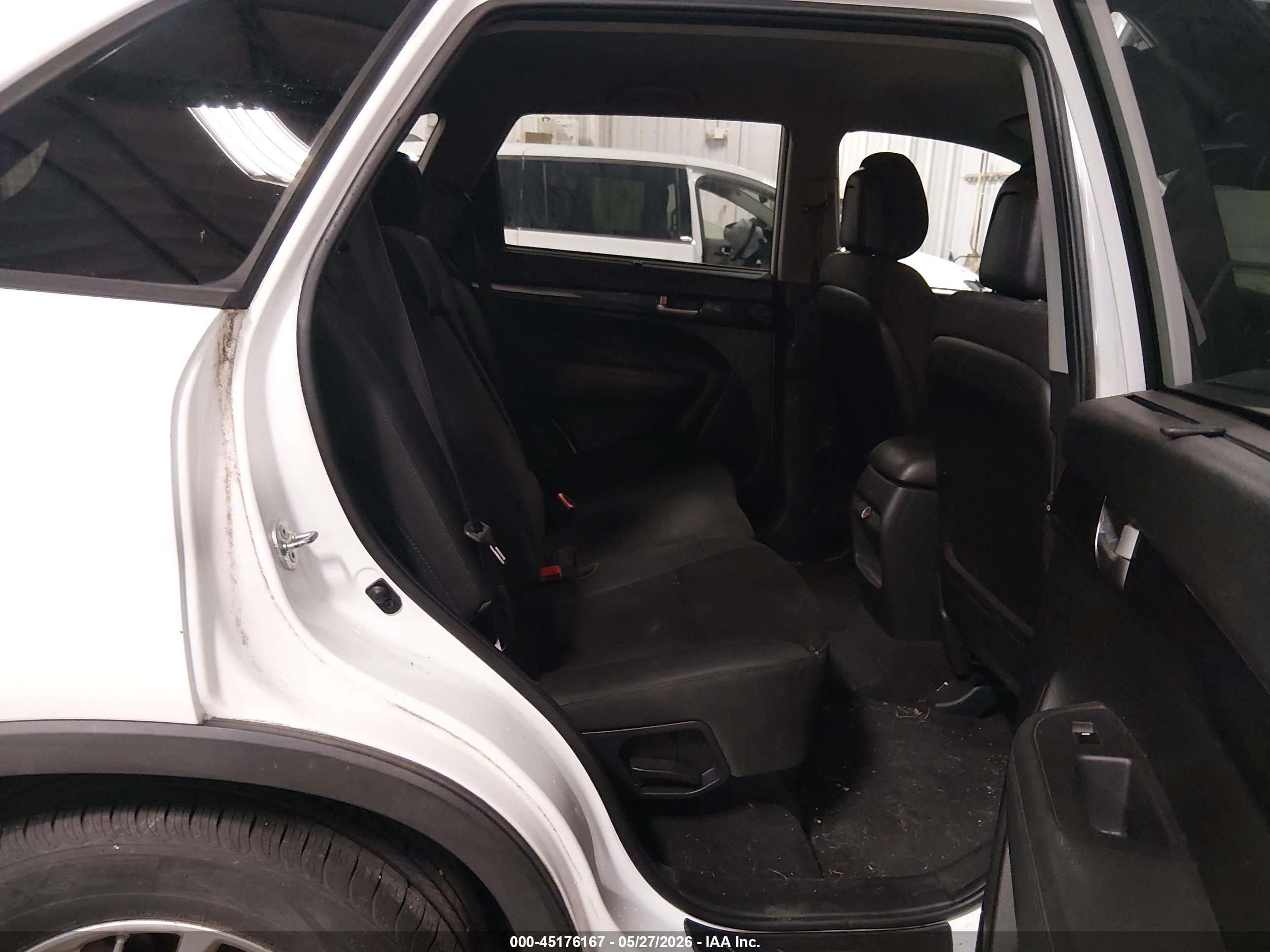 2014 Kia Sorento Lx White vin: 5XYKTCA68EG547779
