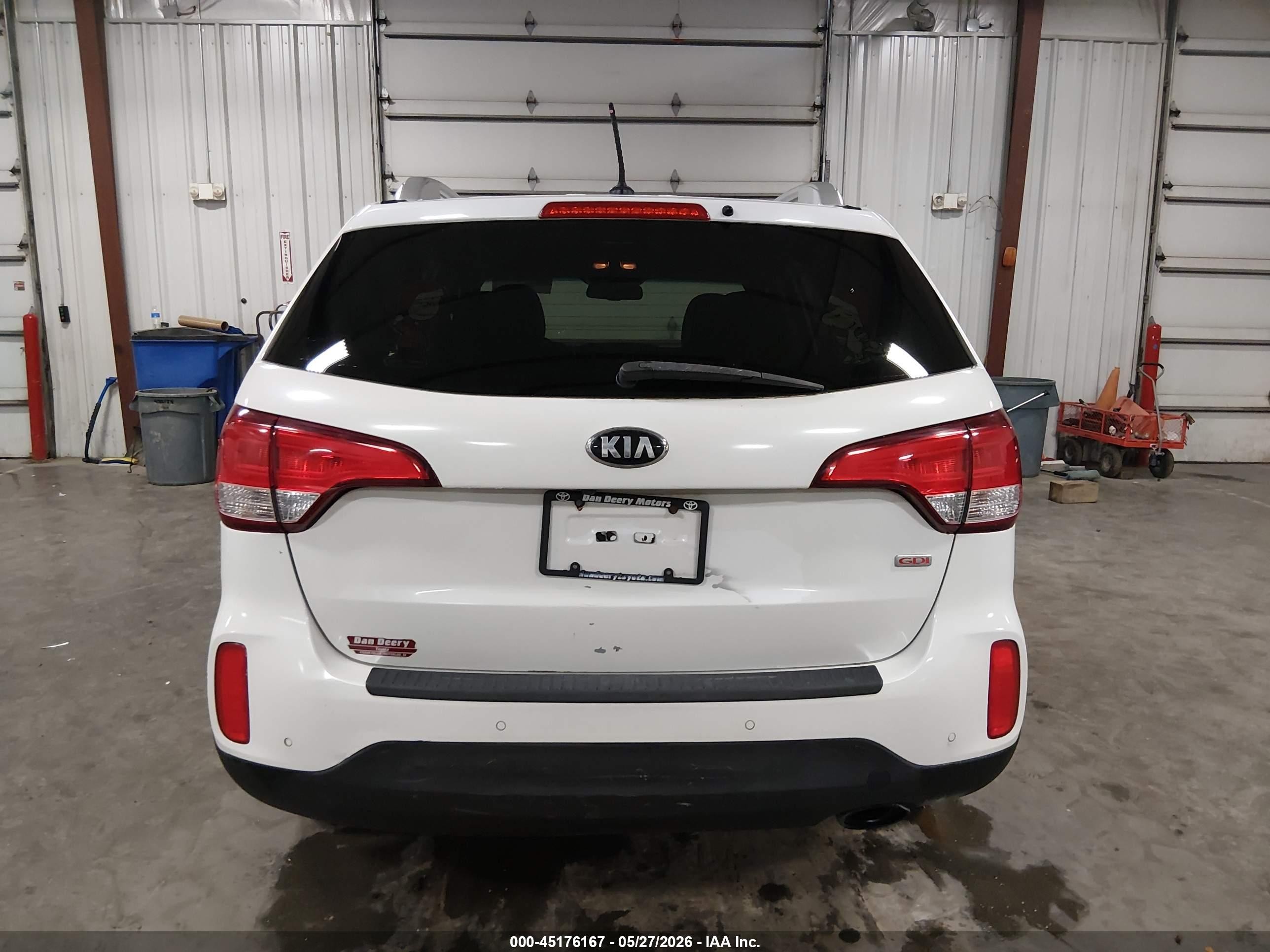 2014 Kia Sorento Lx White vin: 5XYKTCA68EG547779