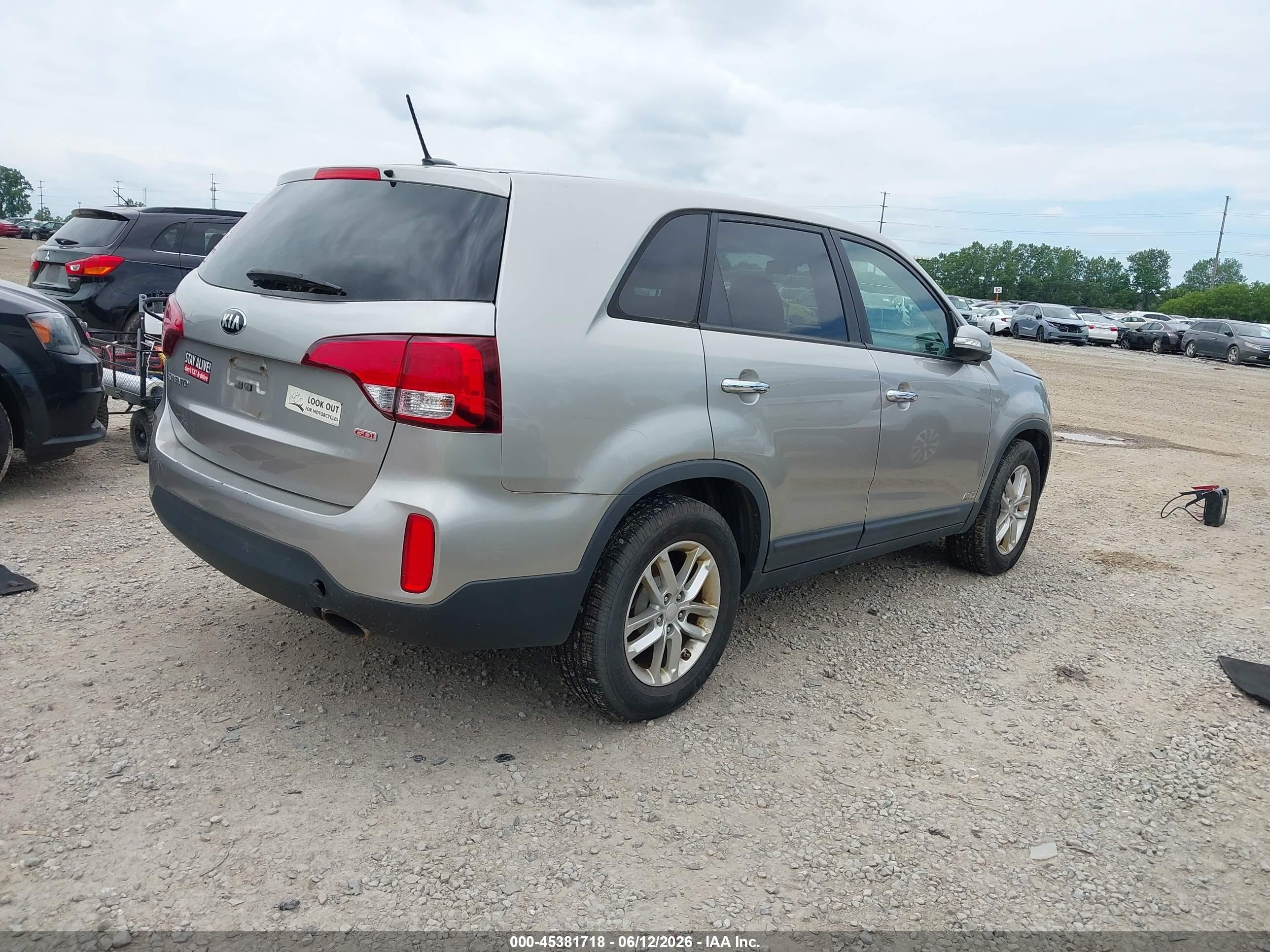 2015 Kia Sorento Lx Silver vin: 5XYKTCA68FG557505