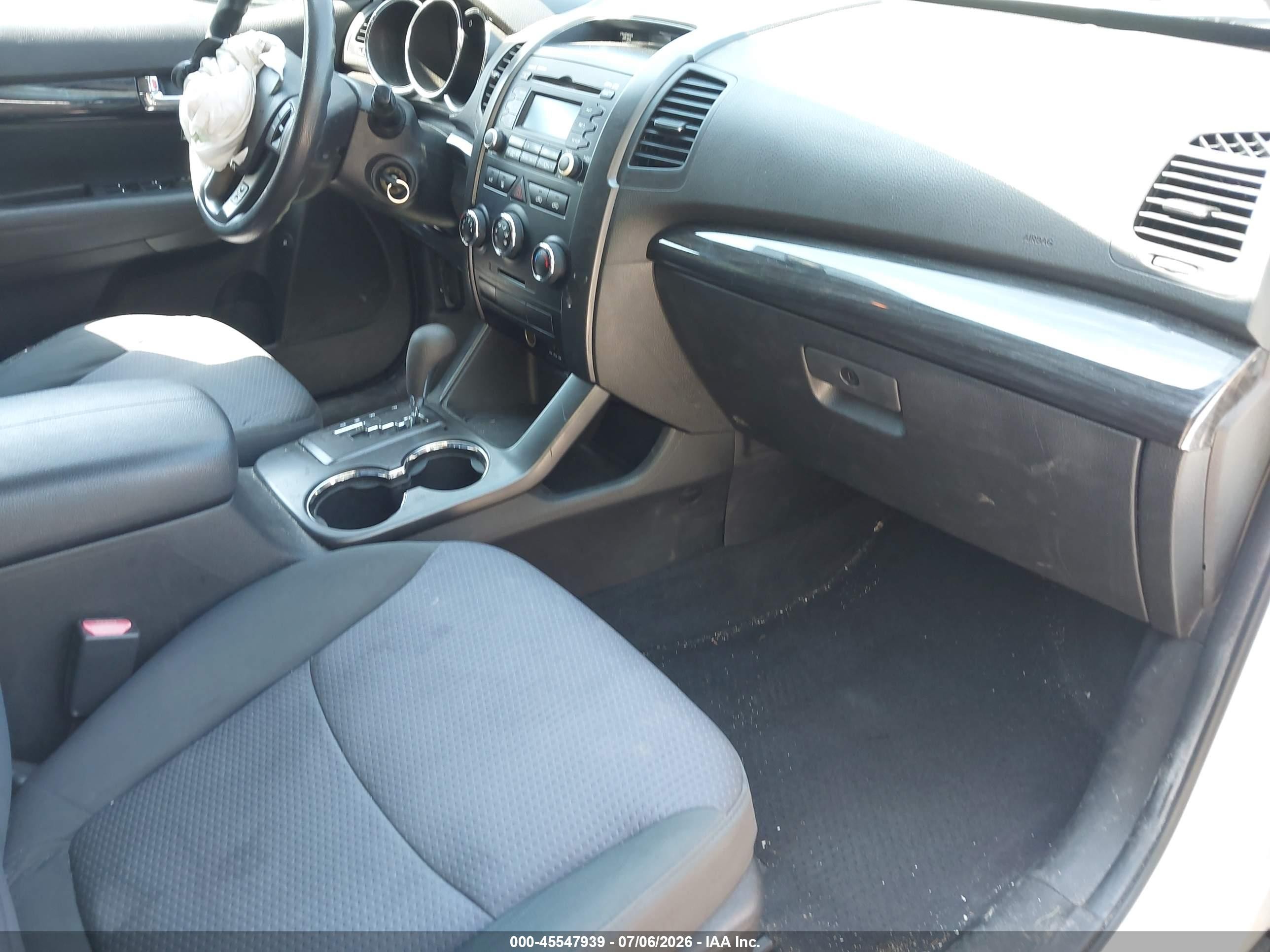 2013 Kia Sorento Lx White vin: 5XYKTCA69DG322513