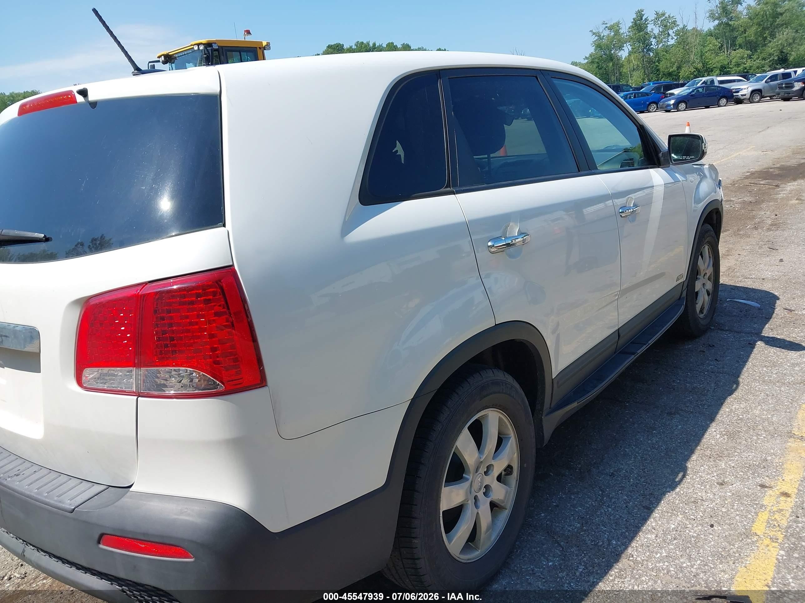2013 Kia Sorento Lx White vin: 5XYKTCA69DG322513