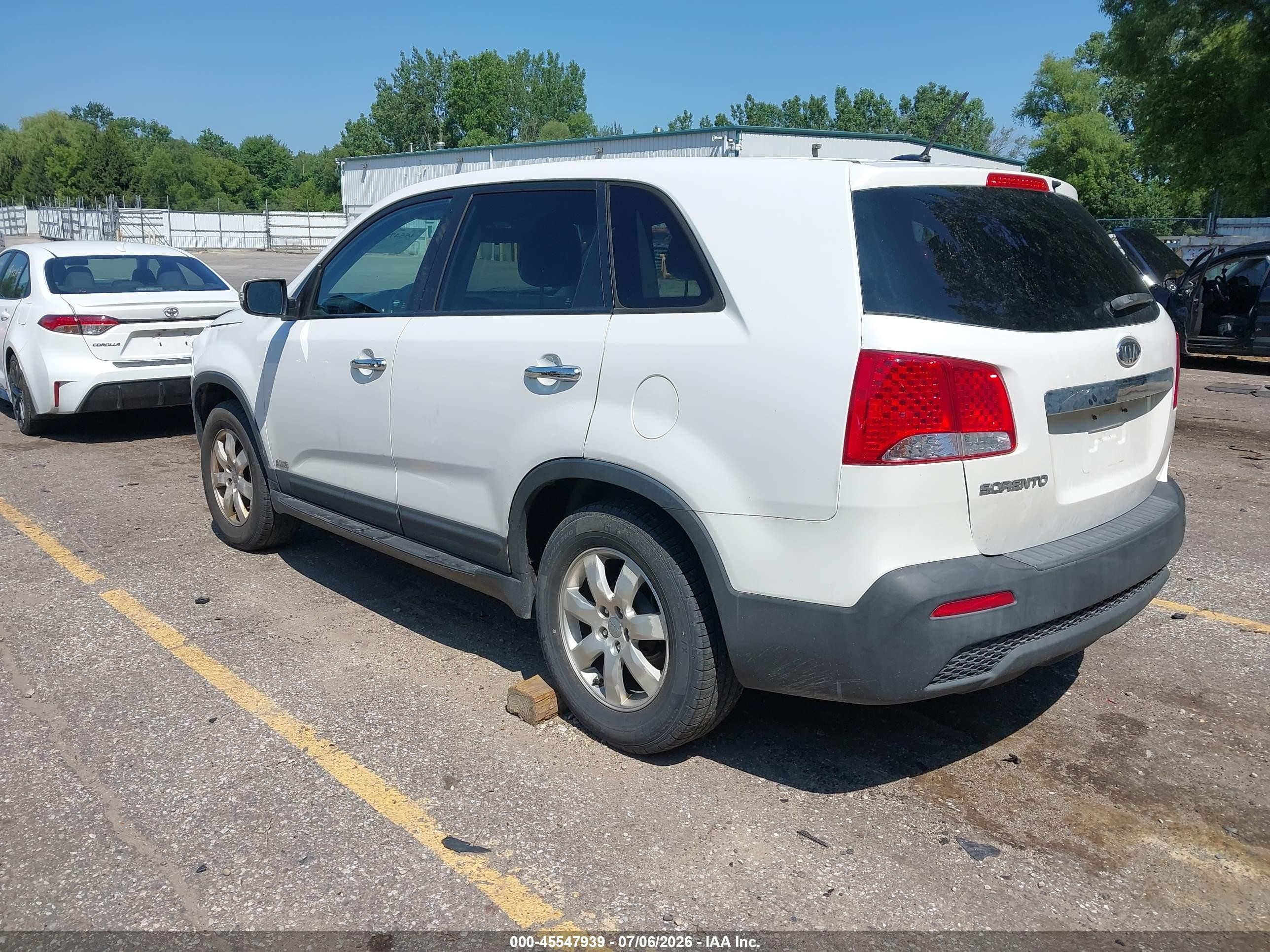 2013 Kia Sorento Lx White vin: 5XYKTCA69DG322513