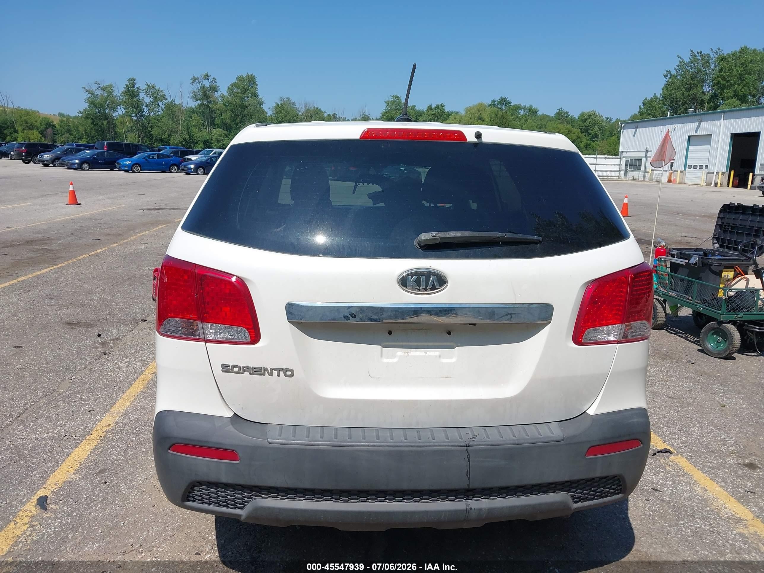 2013 Kia Sorento Lx White vin: 5XYKTCA69DG322513