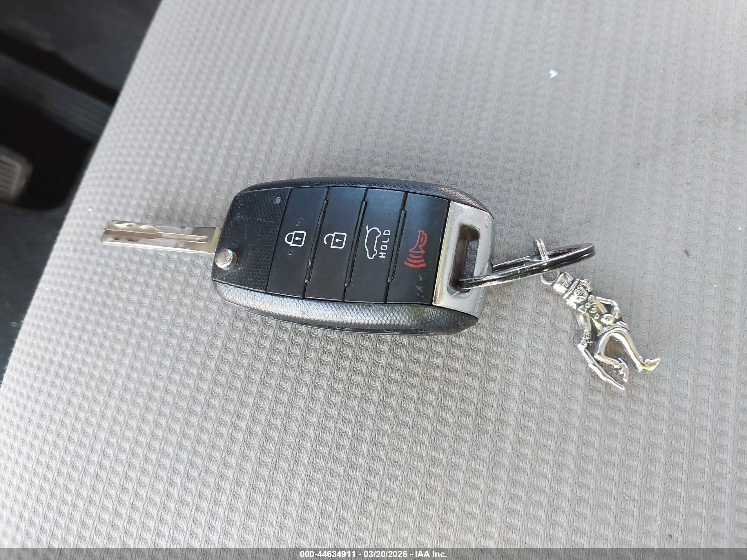 2014 Kia Sorento Lx Silver vin: 5XYKTCA69EG446685