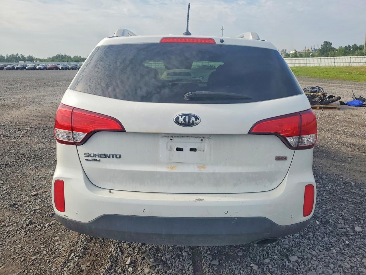 2015 Kia Sorento White vin: 5XYKTCA69FG619574