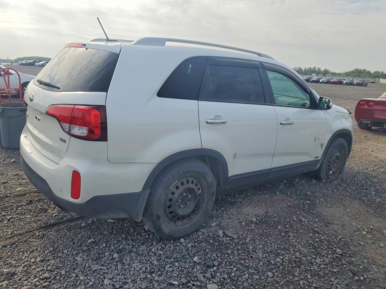 2015 Kia Sorento White vin: 5XYKTCA69FG619574