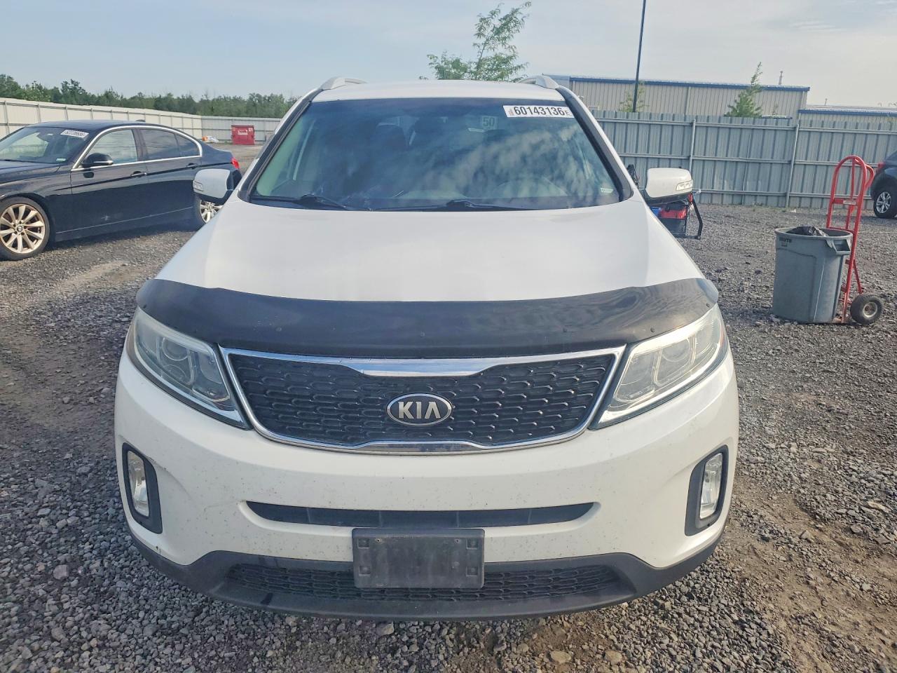 2015 Kia Sorento White vin: 5XYKTCA69FG619574