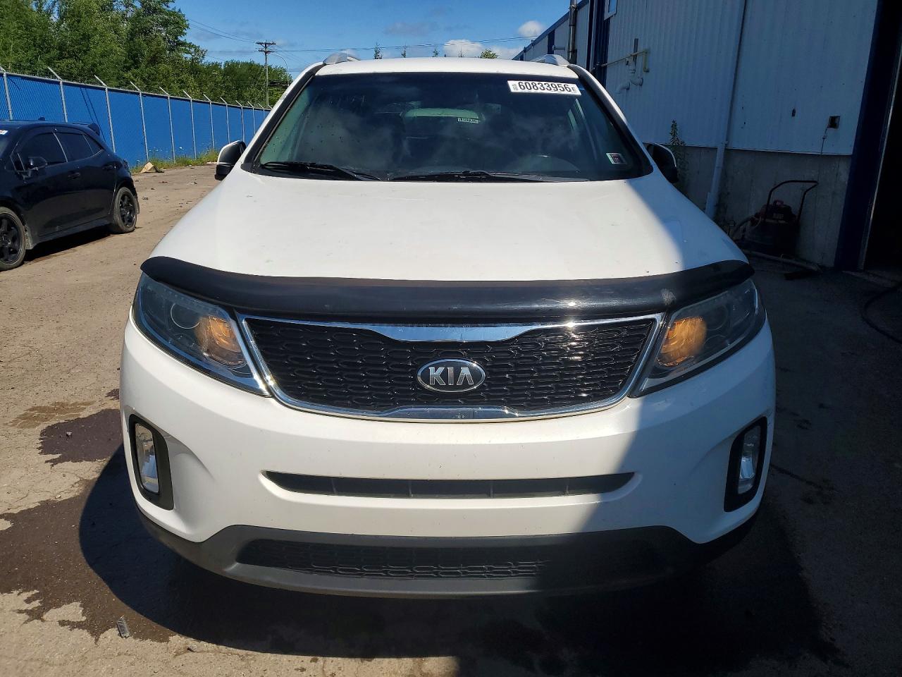 2015 Kia Sorento Lx White vin: 5XYKTCA69FG627318