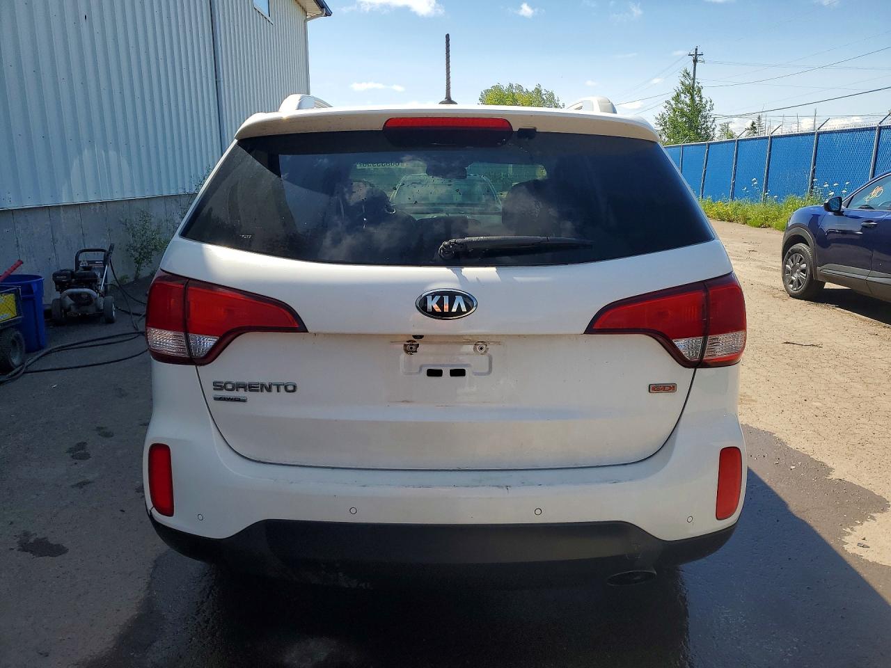 2015 Kia Sorento Lx White vin: 5XYKTCA69FG627318