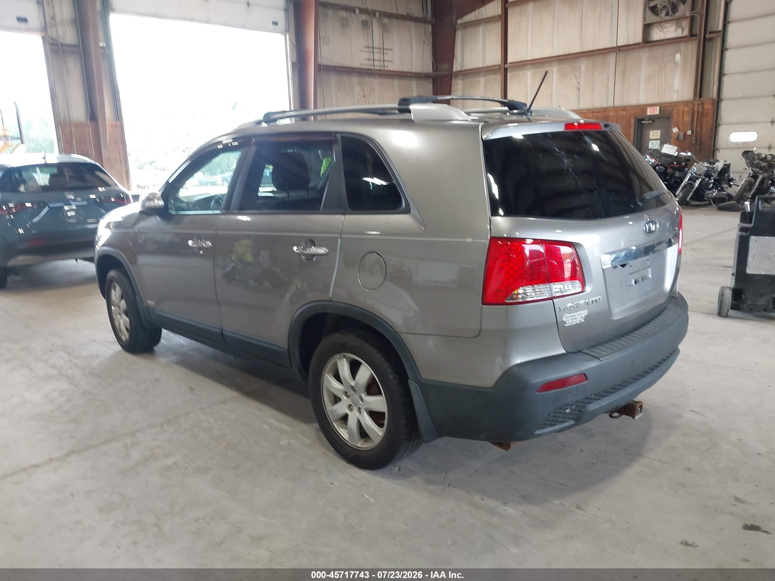 2012 Kia Sorento Lx Серый vin: 5XYKTCA6XCG227392