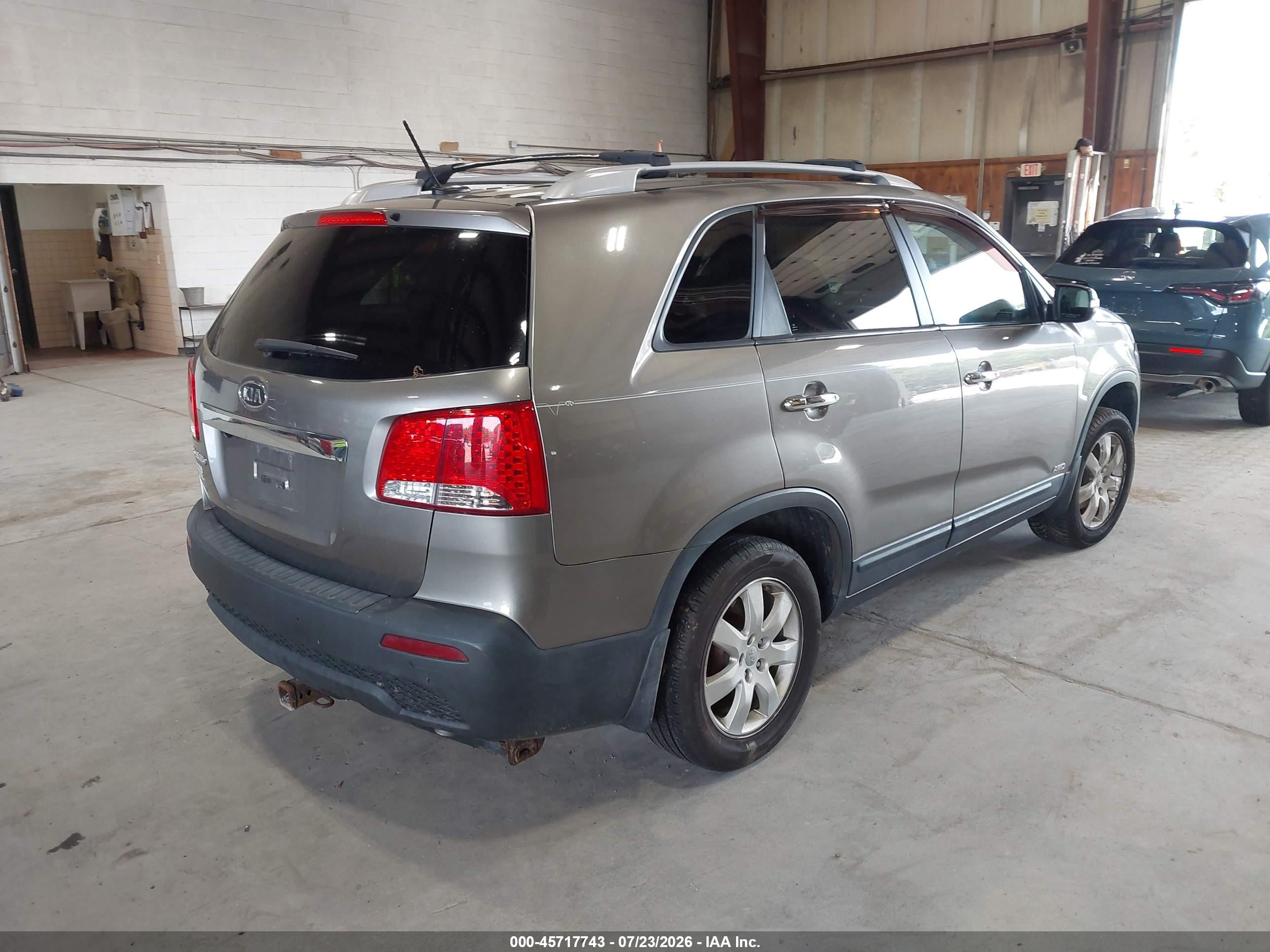 2012 Kia Sorento Lx Серый vin: 5XYKTCA6XCG227392