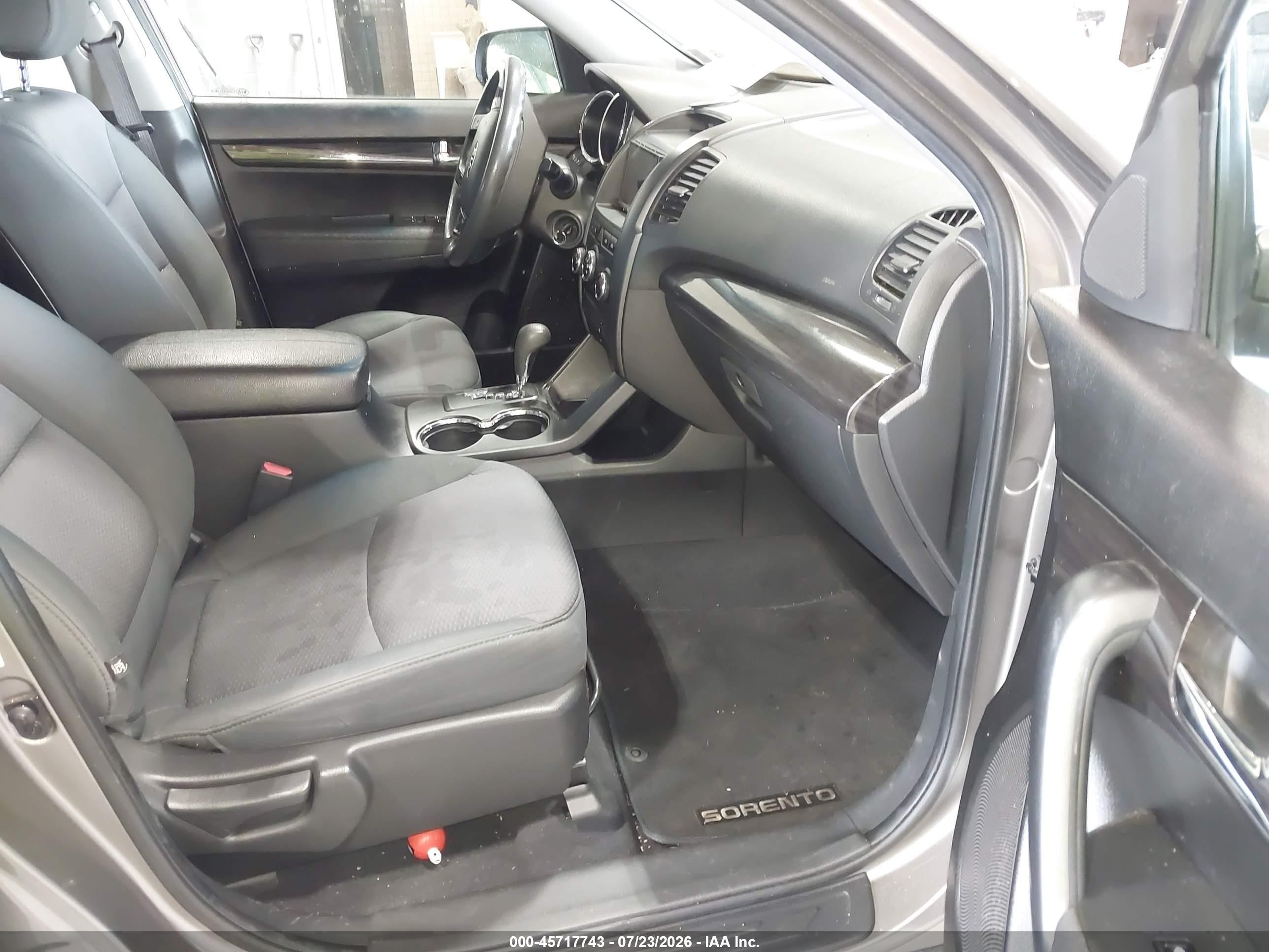 2012 Kia Sorento Lx Серый vin: 5XYKTCA6XCG227392