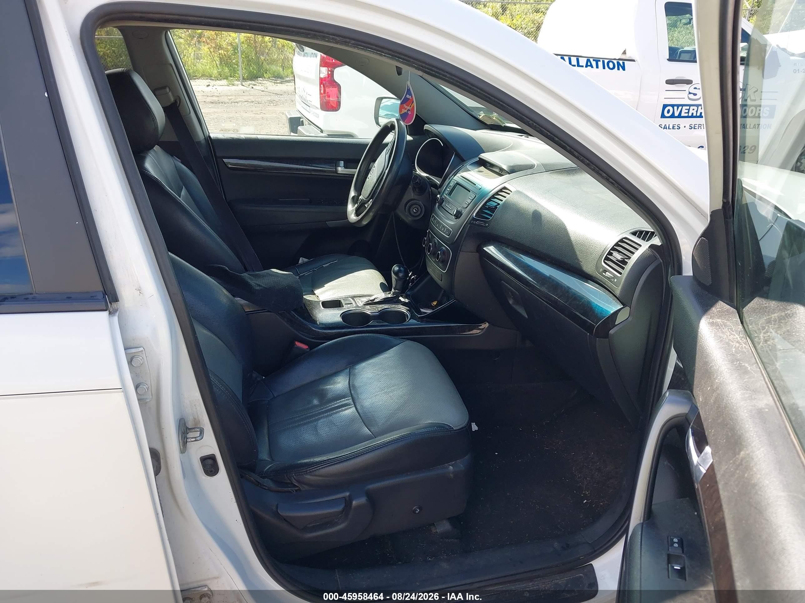 2014 Kia Sorento Lx White vin: 5XYKTCA6XEG429636